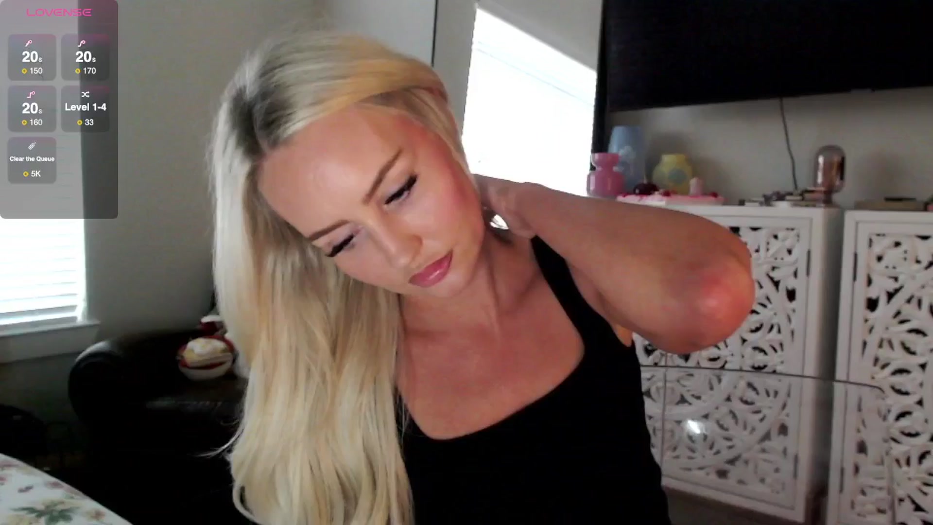 Gallery image thumbnail from Officialelsa's myfreecams stream on, 09/19/2025, 24:00 image 17 of 20