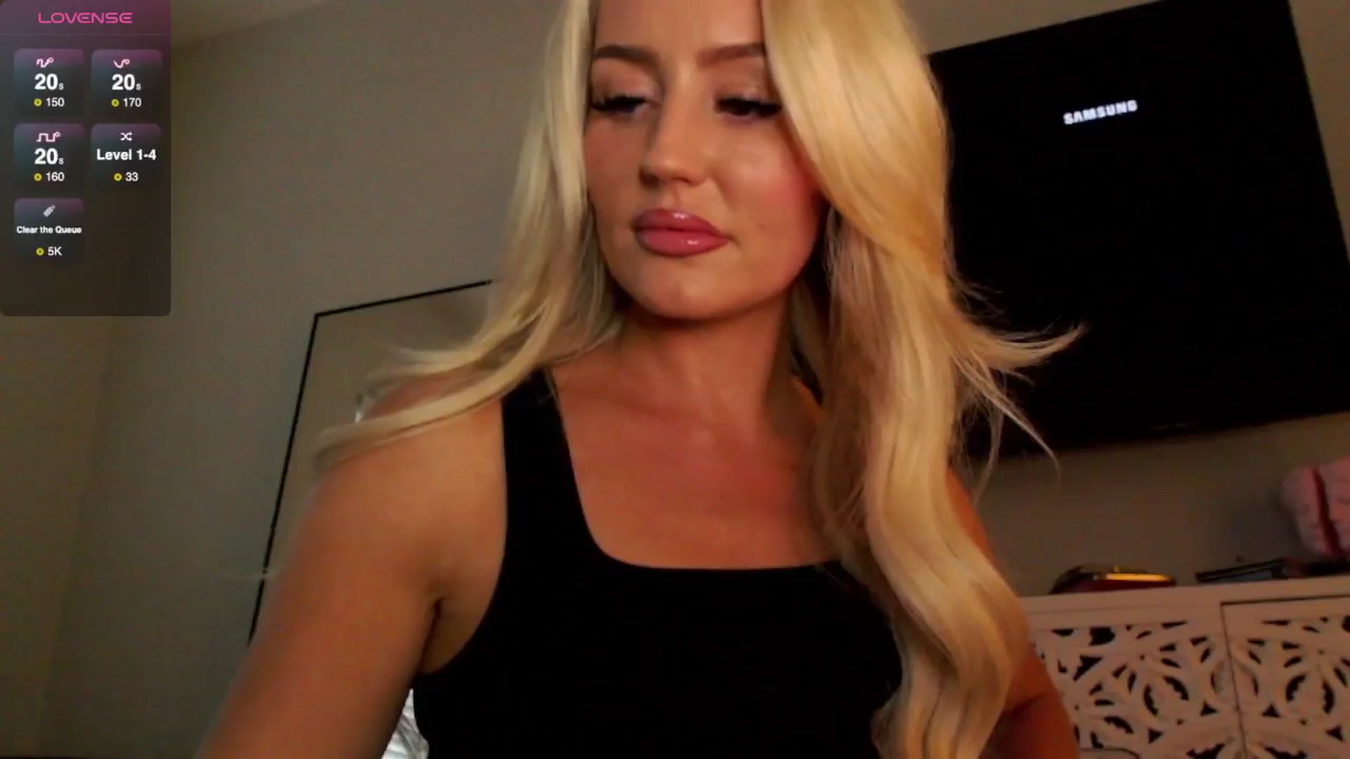 Gallery image thumbnail from Officialelsa's myfreecams stream on, 09/19/2025, 24:30 image 9 of 20