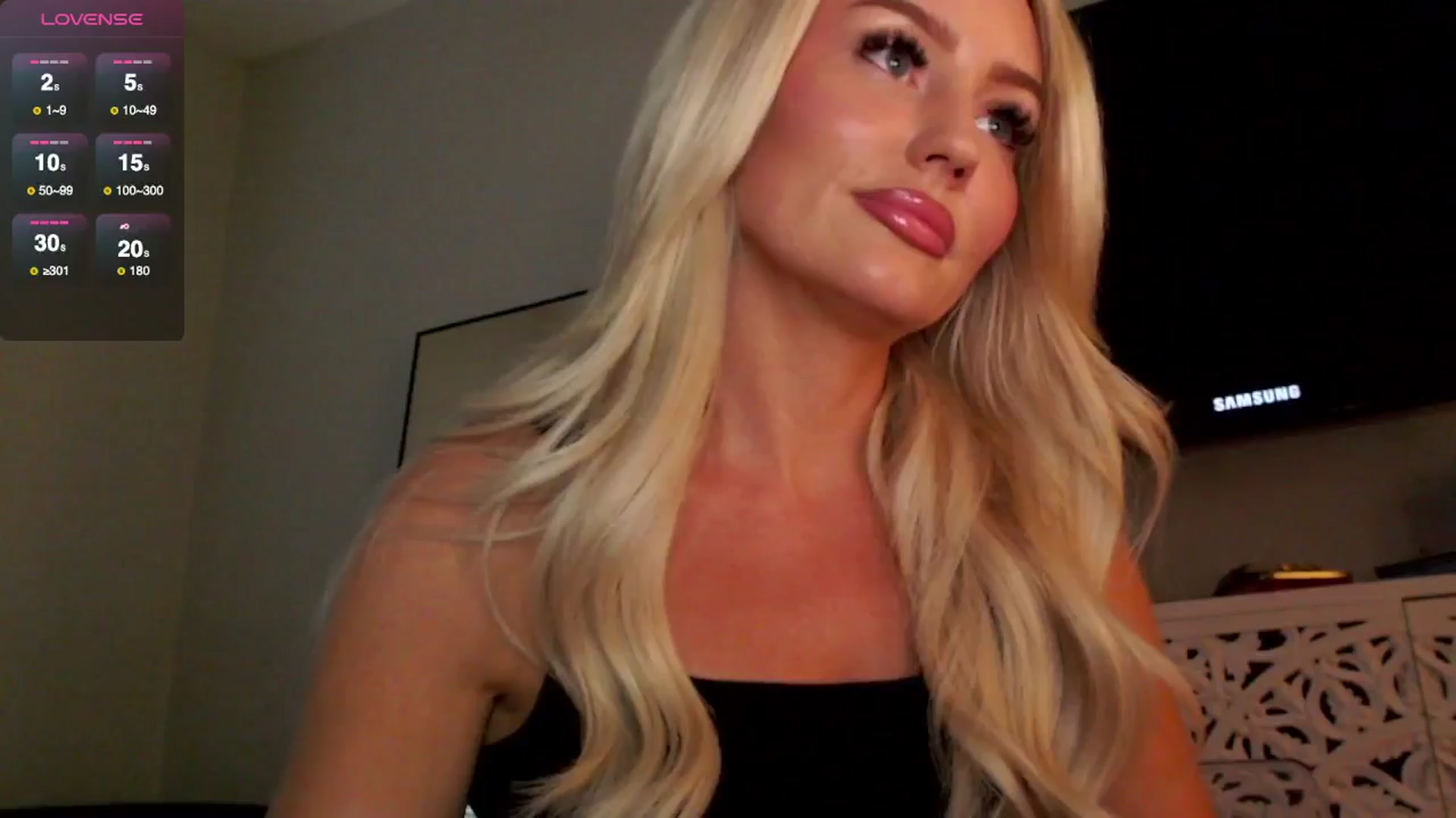 Gallery image thumbnail from Officialelsa's myfreecams stream on, 09/19/2025, 24:30 image 19 of 20