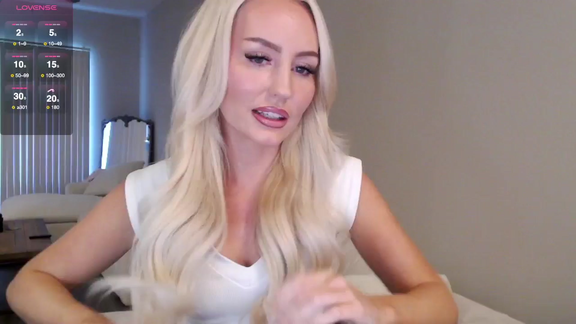 Gallery image thumbnail from Officialelsa's myfreecams stream on, 09/21/2025, 20:25 image 6 of 20