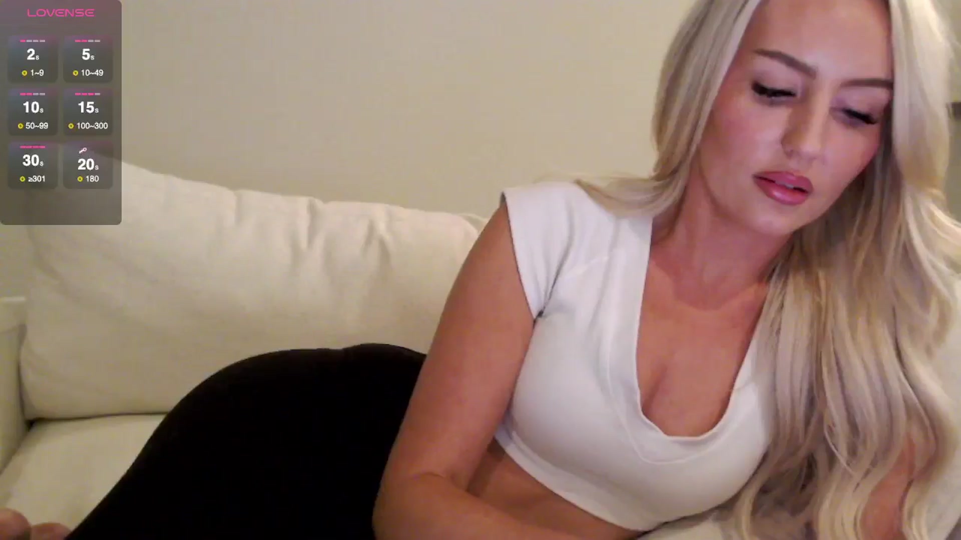 Gallery image thumbnail from Officialelsa's myfreecams stream on, 09/21/2025, 23:53 image 14 of 20