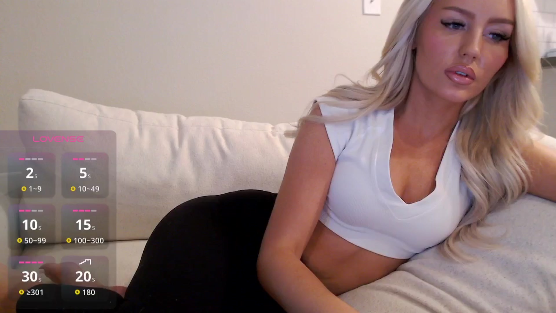 Gallery image thumbnail from Officialelsa's myfreecams stream on, 10/01/2025, 21:00 image 4 of 20