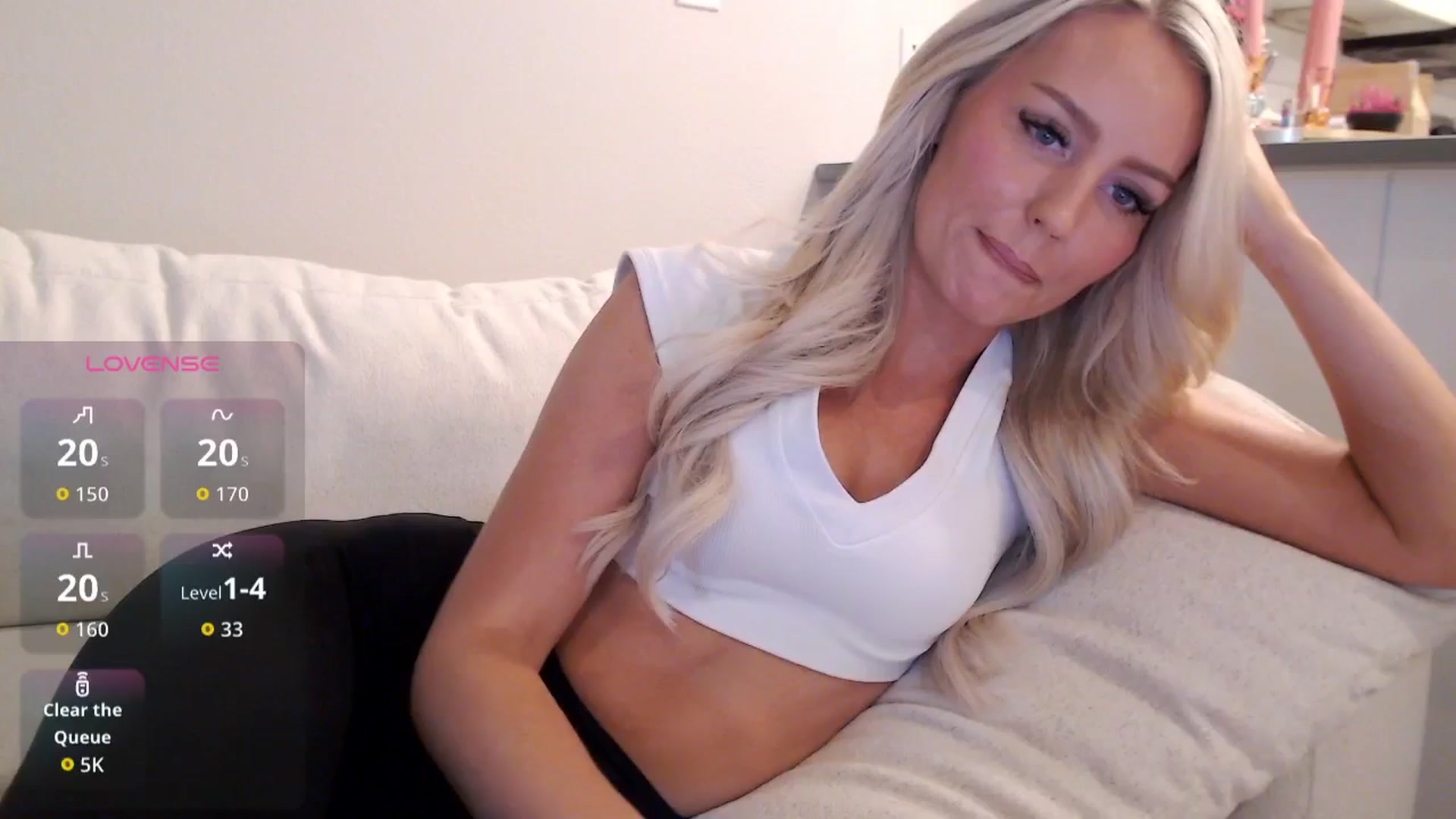 Gallery image thumbnail from Officialelsa's myfreecams stream on, 10/01/2025, 21:00 image 16 of 20