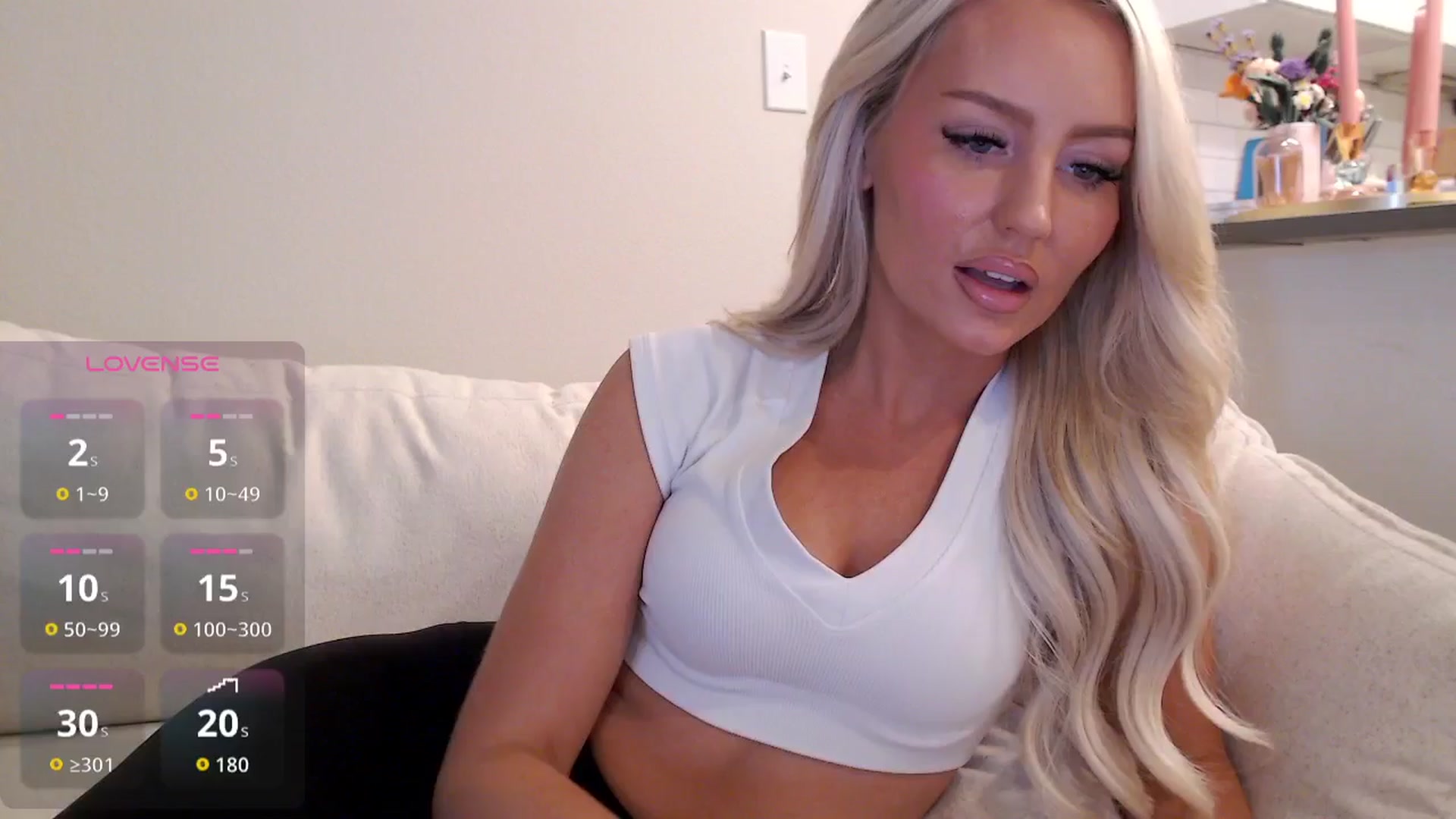 Gallery image thumbnail from Officialelsa's myfreecams stream on, 10/01/2025, 21:00 image 13 of 20