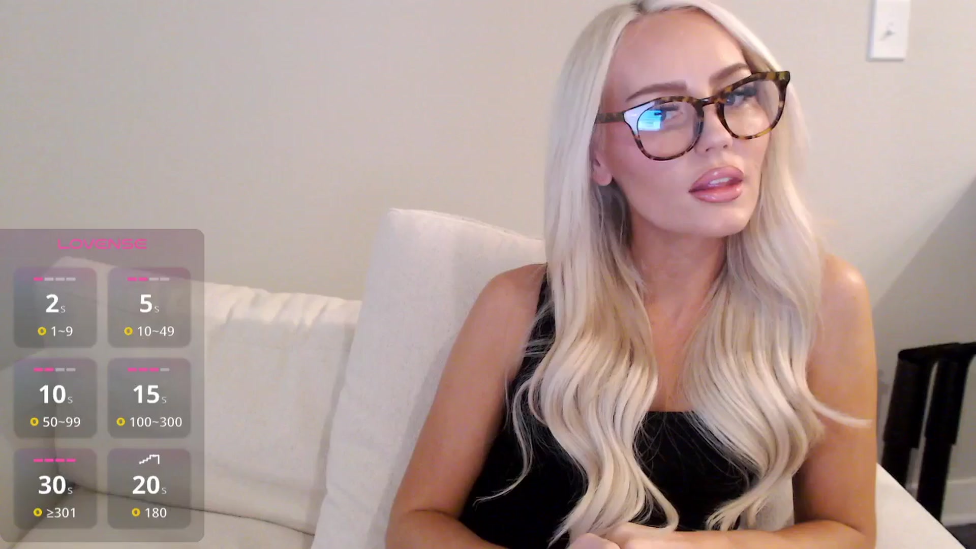 Gallery image thumbnail from Officialelsa's myfreecams stream on, 10/10/2025, 22:15 image 5 of 20