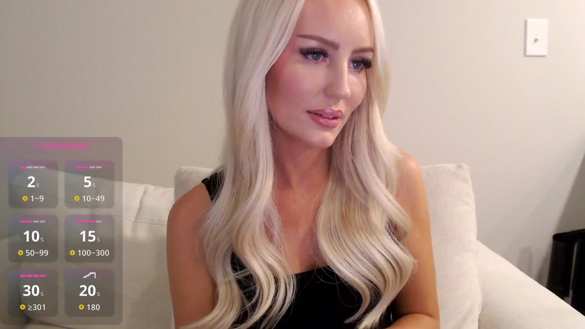 Gallery image thumbnail from Officialelsa's myfreecams stream on, 10/11/2025, 24:01 image 4 of 20