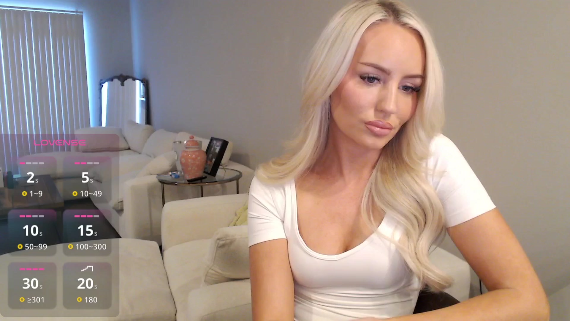 Gallery image thumbnail from Officialelsa's myfreecams stream on, 10/30/2025, 21:52 image 17 of 20