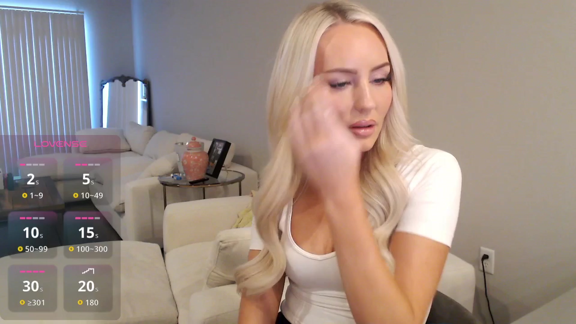 Gallery image thumbnail from Officialelsa's myfreecams stream on, 10/30/2025, 21:52 image 18 of 20