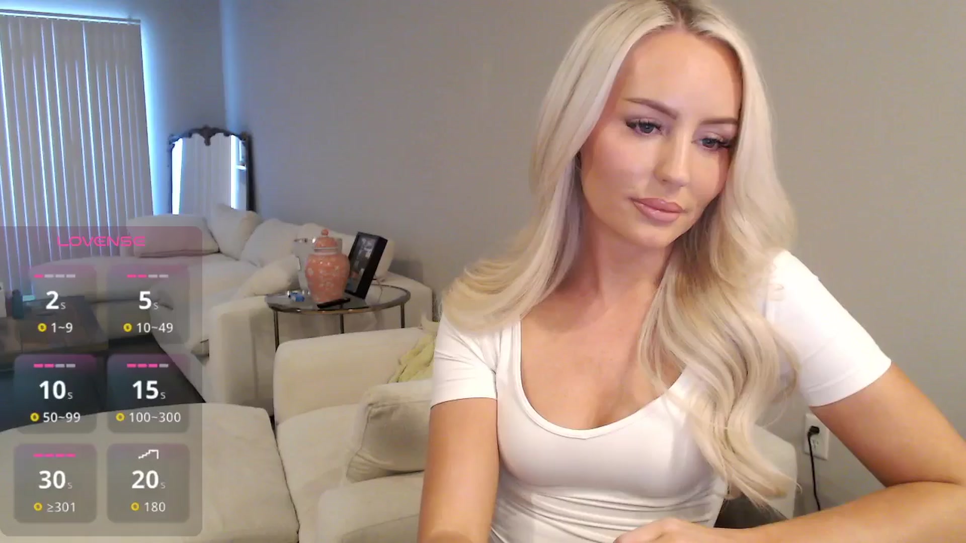 Gallery image thumbnail from Officialelsa's myfreecams stream on, 10/30/2025, 21:52 image 14 of 20