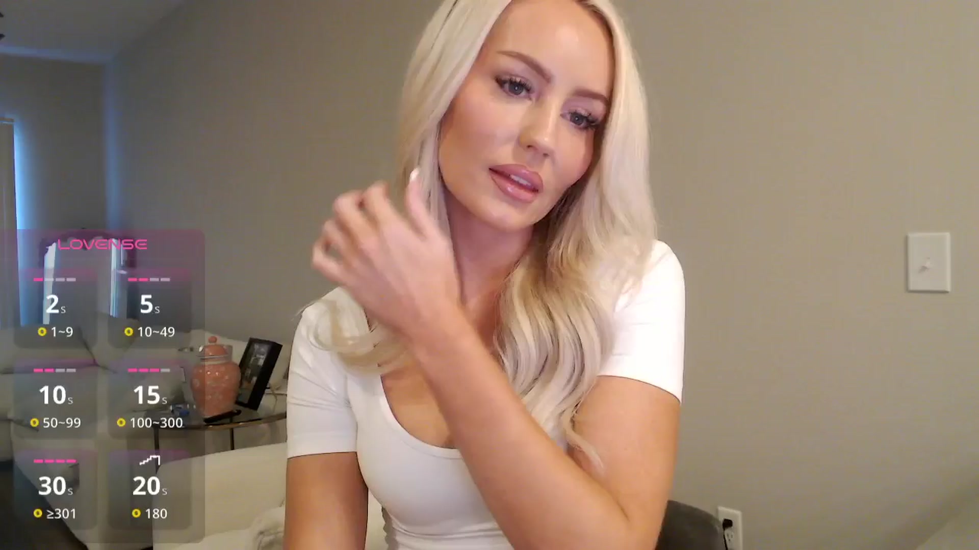 Gallery image thumbnail from Officialelsa's myfreecams stream on, 10/30/2025, 23:21 image 15 of 20