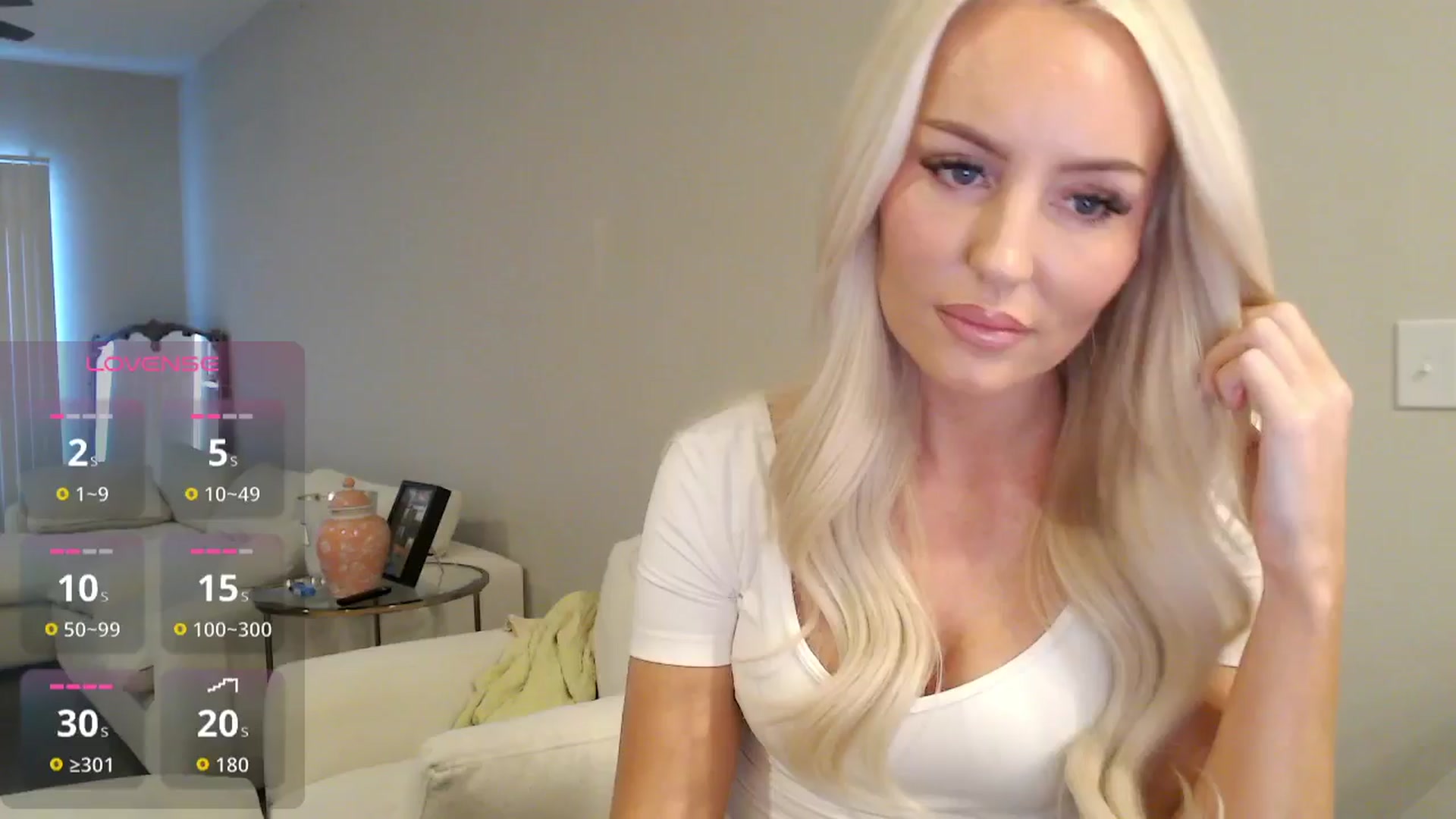 Gallery image thumbnail from Officialelsa's myfreecams stream on, 10/30/2025, 23:21 image 7 of 20
