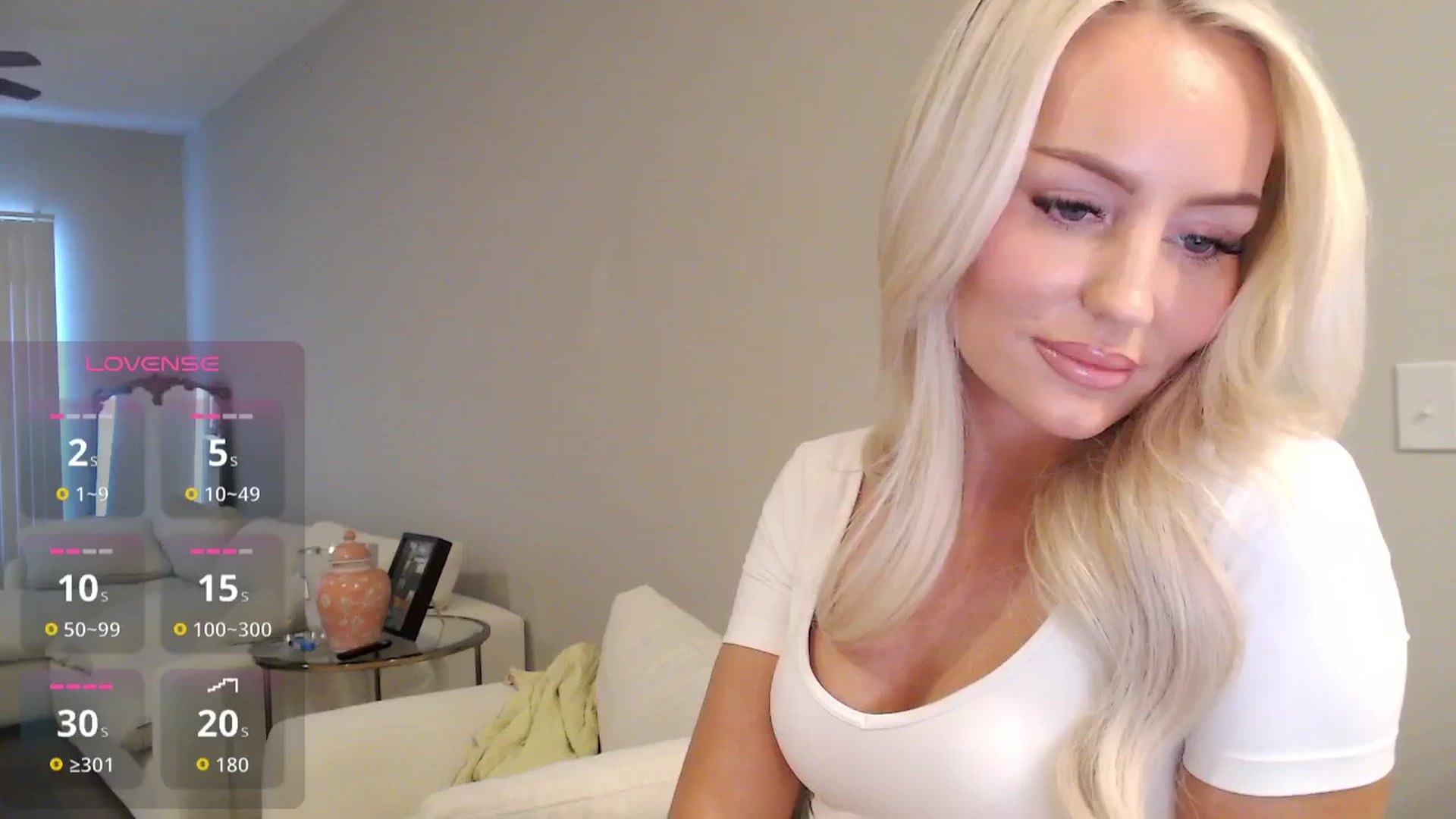 Gallery image thumbnail from Officialelsa's myfreecams stream on, 10/30/2025, 23:21 image 6 of 20
