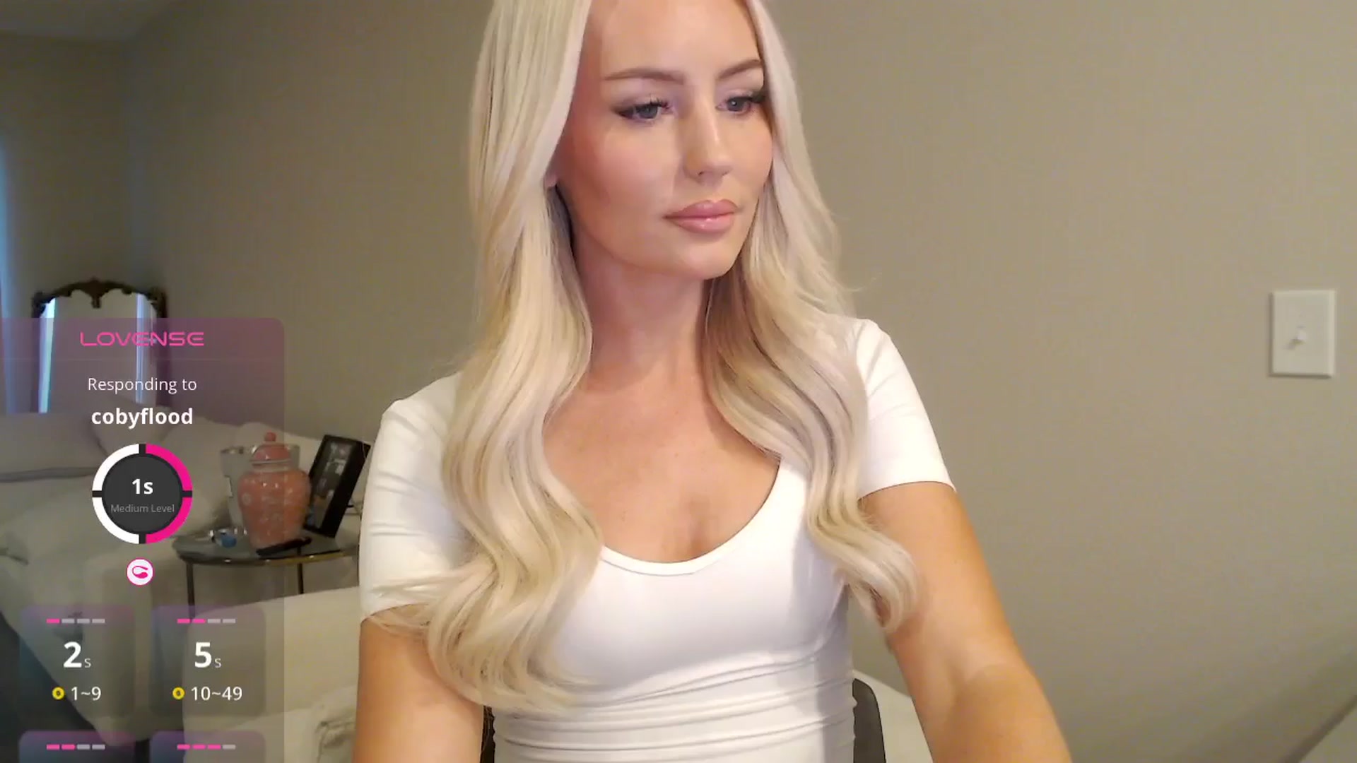 Gallery image thumbnail from Officialelsa's myfreecams stream on, 10/31/2025, 24:02 image 2 of 20