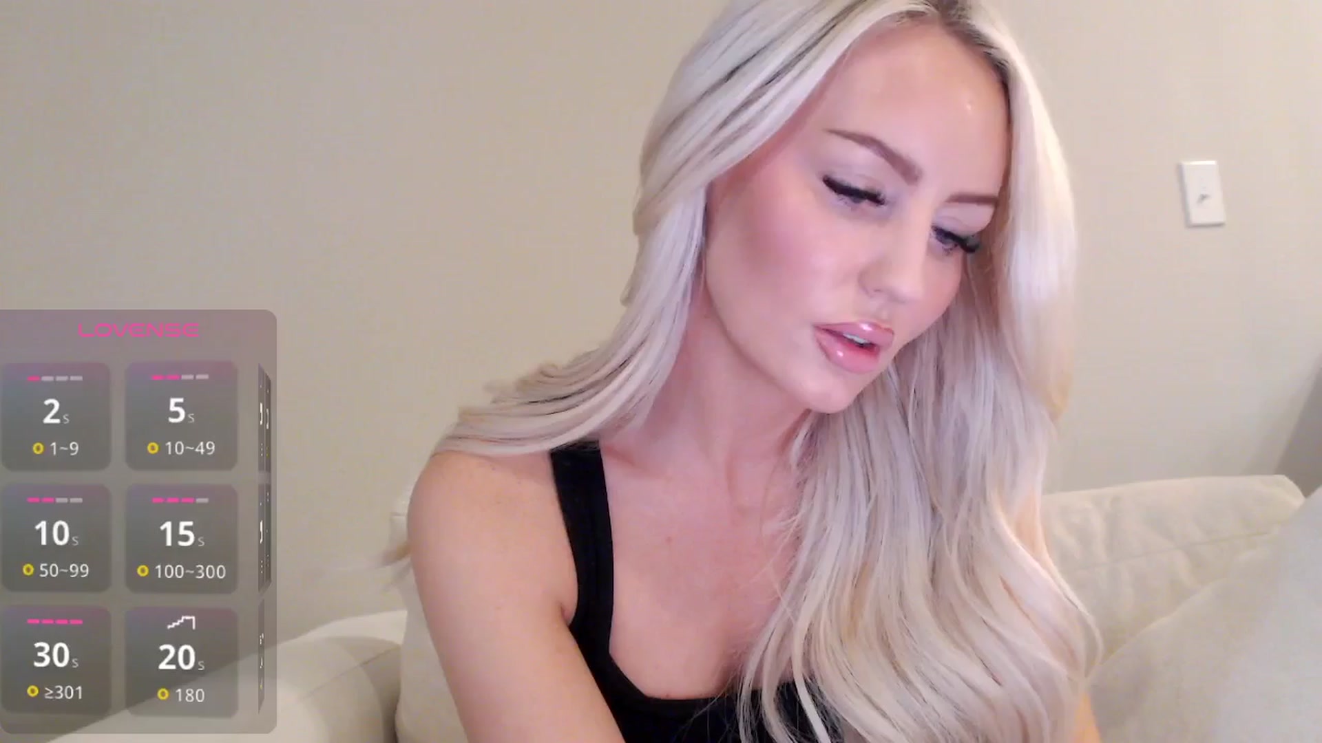 Gallery image thumbnail from Officialelsa's myfreecams stream on, 11/17/2025, 22:03 image 18 of 20