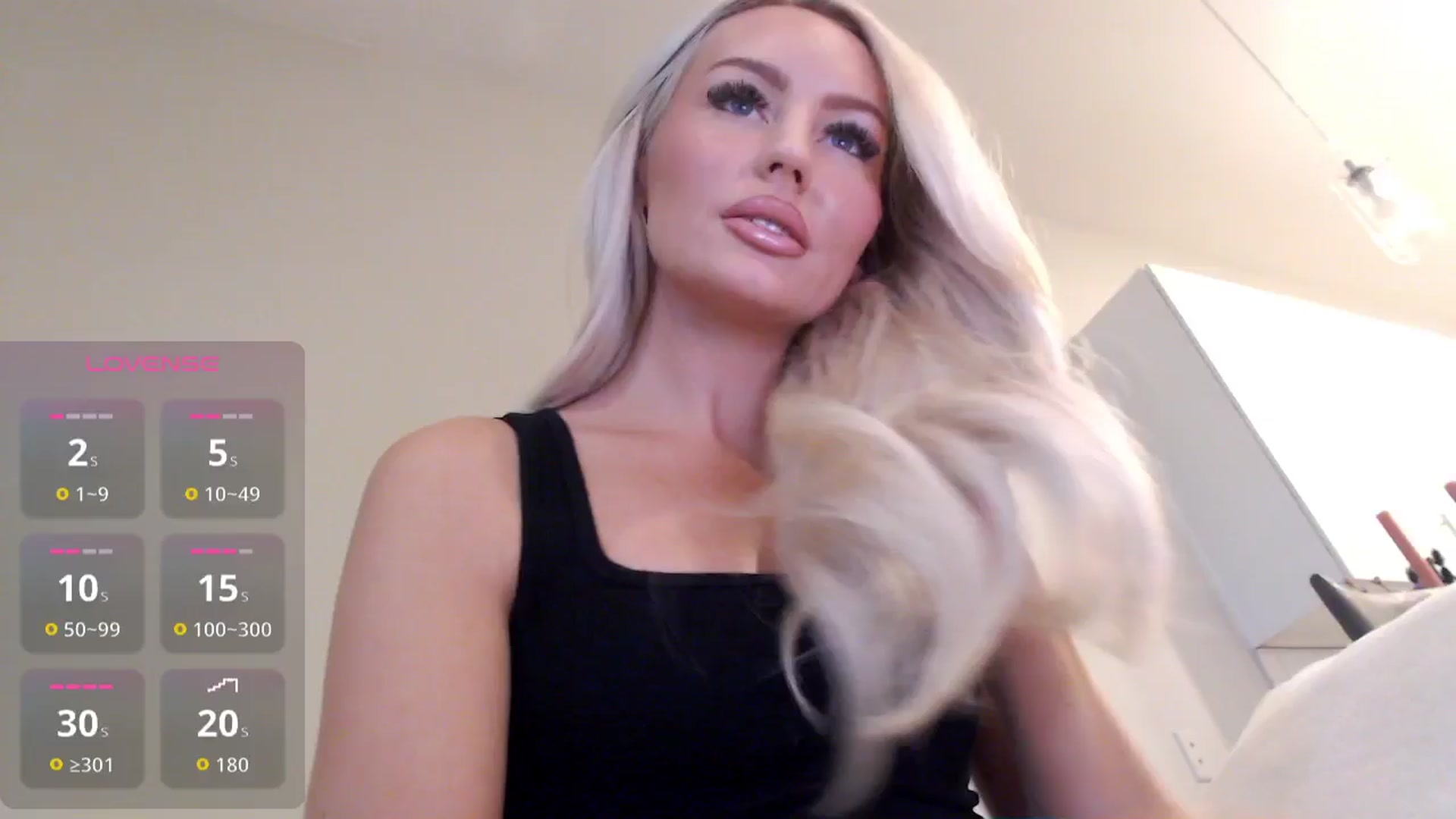 Gallery image thumbnail from Officialelsa's myfreecams stream on, 11/17/2025, 22:03 image 9 of 20