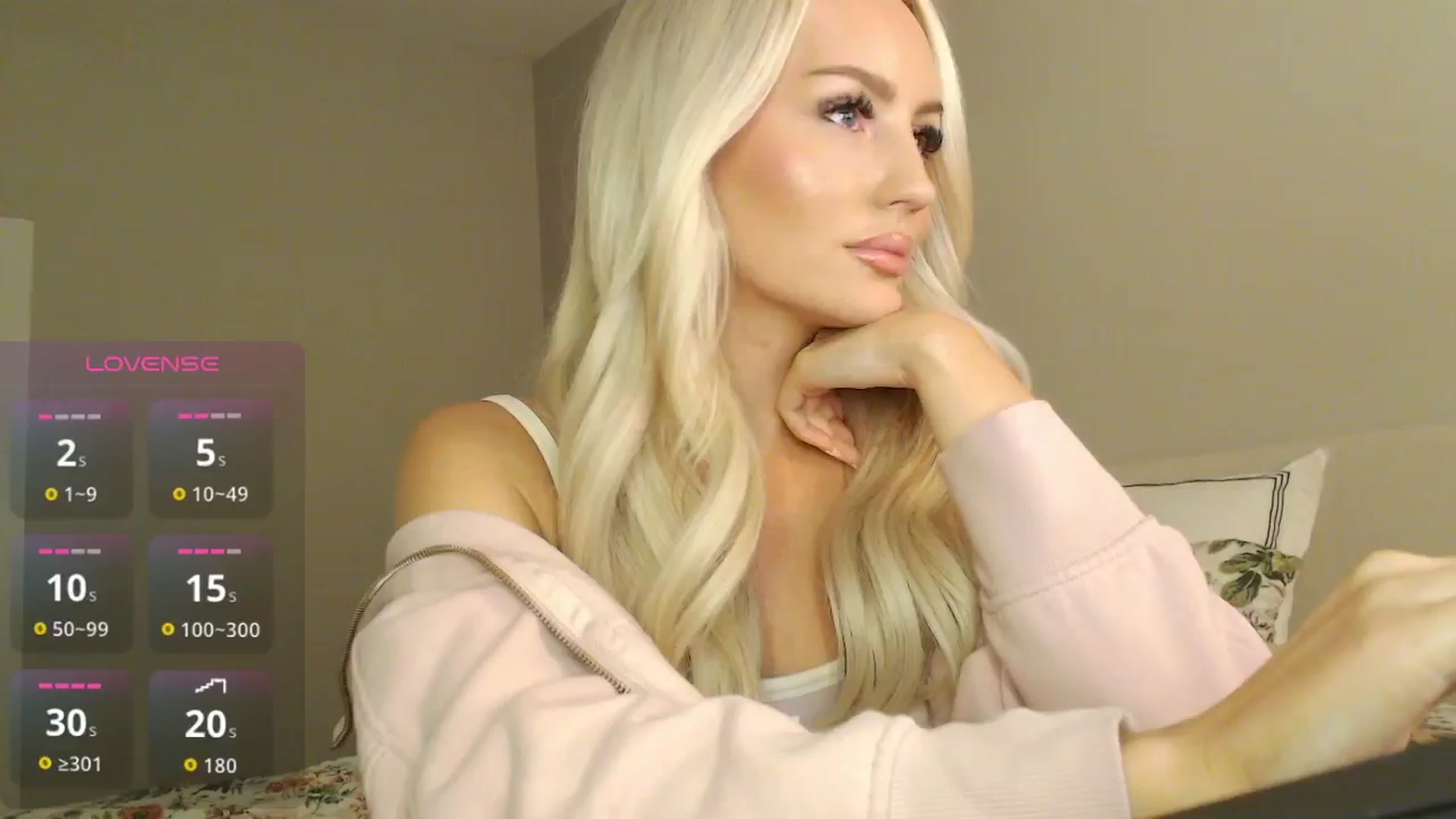 Gallery image thumbnail from Officialelsa's myfreecams stream on, 11/20/2025, 06:12 image 3 of 20