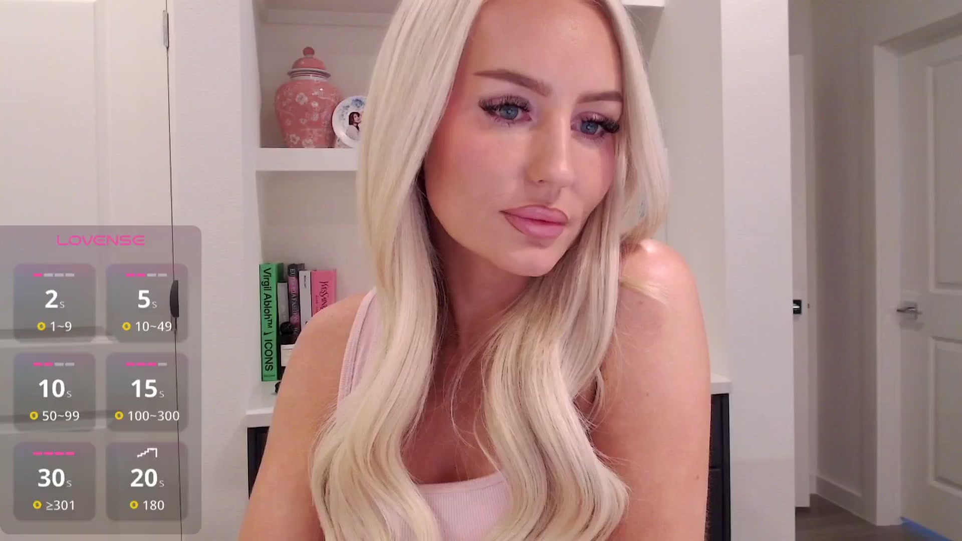 Gallery image thumbnail from Officialelsa's myfreecams stream on, 12/06/2025, 21:59 image 15 of 20