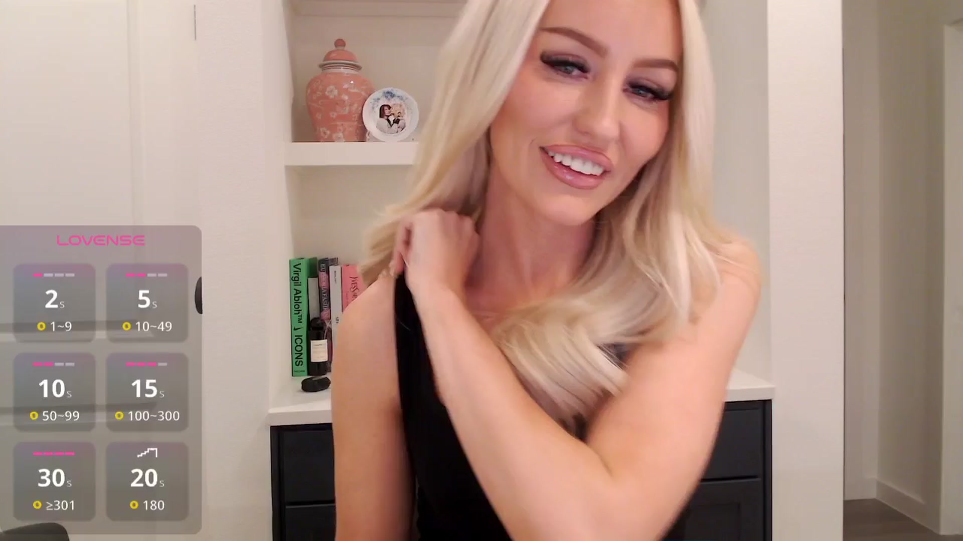 Gallery image thumbnail from Officialelsa's myfreecams stream on, 12/10/2025, 02:25 image 2 of 20