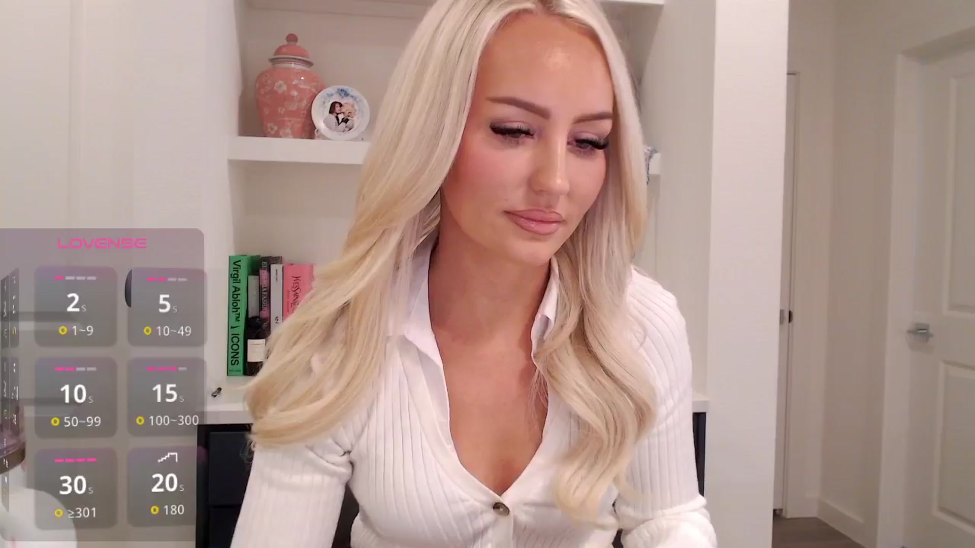 Gallery image thumbnail from Officialelsa's myfreecams stream on, 12/12/2025, 21:16 image 17 of 20