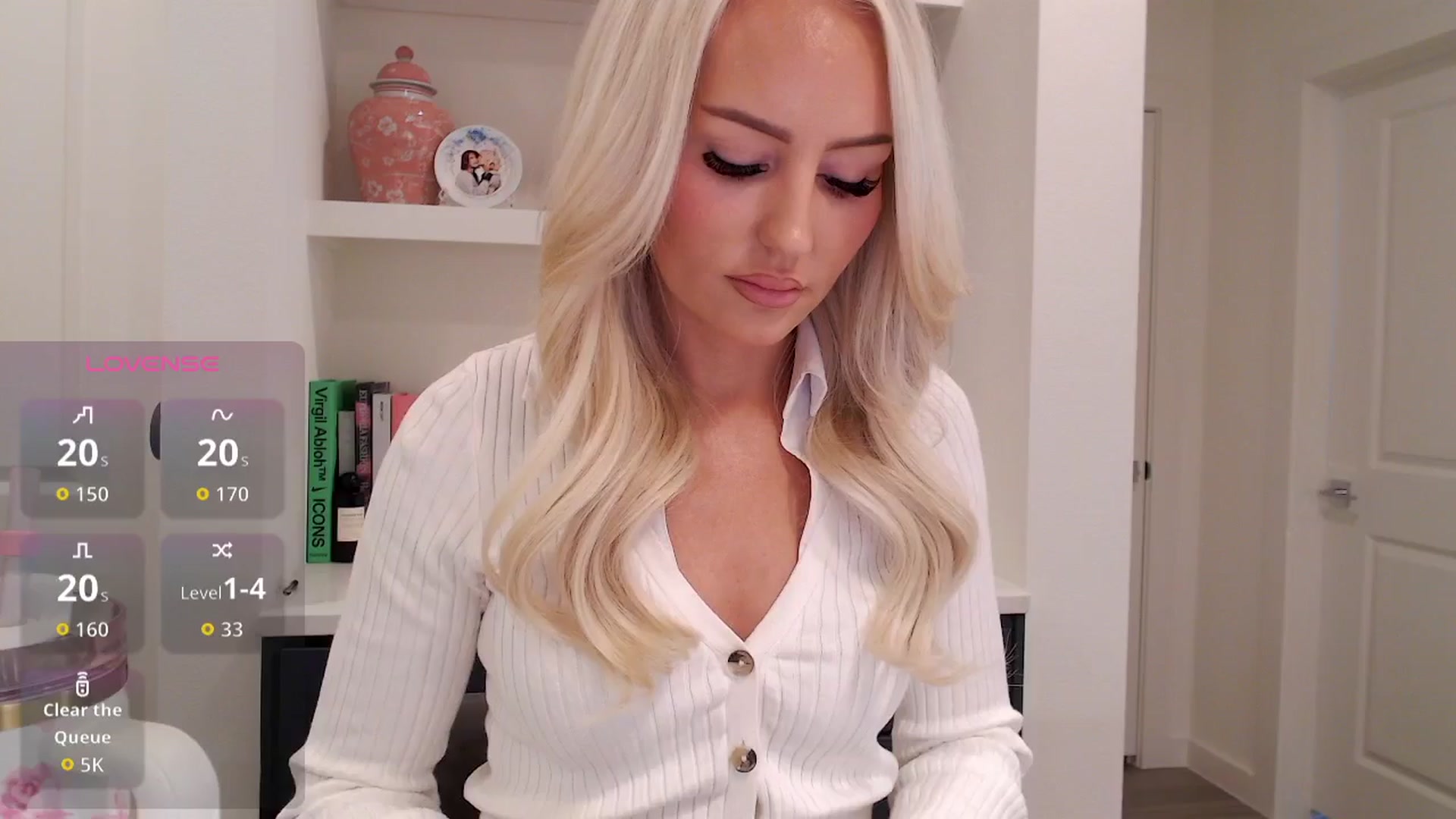 Gallery image thumbnail from Officialelsa's myfreecams stream on, 12/12/2025, 21:16 image 10 of 20