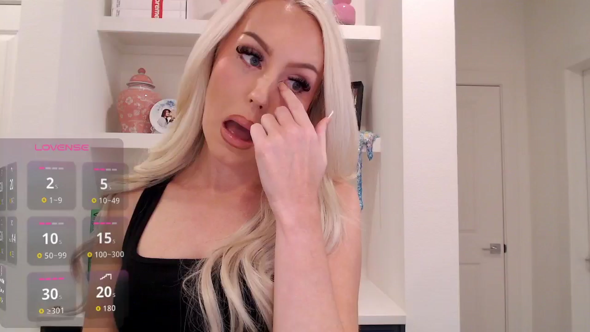 Gallery image thumbnail from Officialelsa's myfreecams stream on, 02/26/2026, 22:53 image 16 of 20