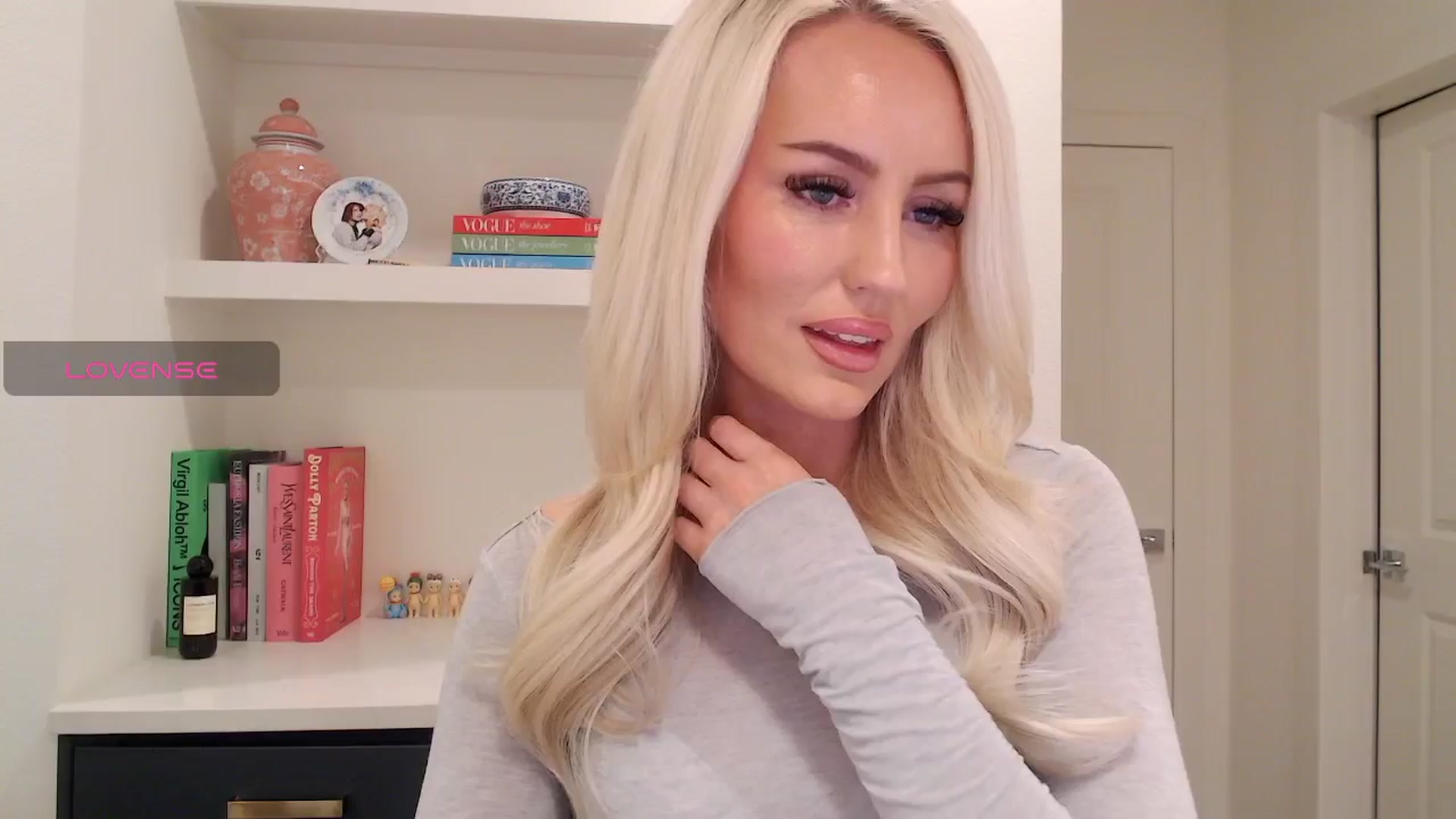 Gallery image thumbnail from Officialelsa's myfreecams stream on, 03/18/2026, 05:32 image 4 of 20