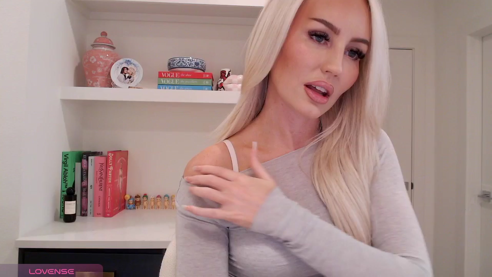 Gallery image thumbnail from Officialelsa's myfreecams stream on, 04/15/2026, 22:45 image 3 of 20