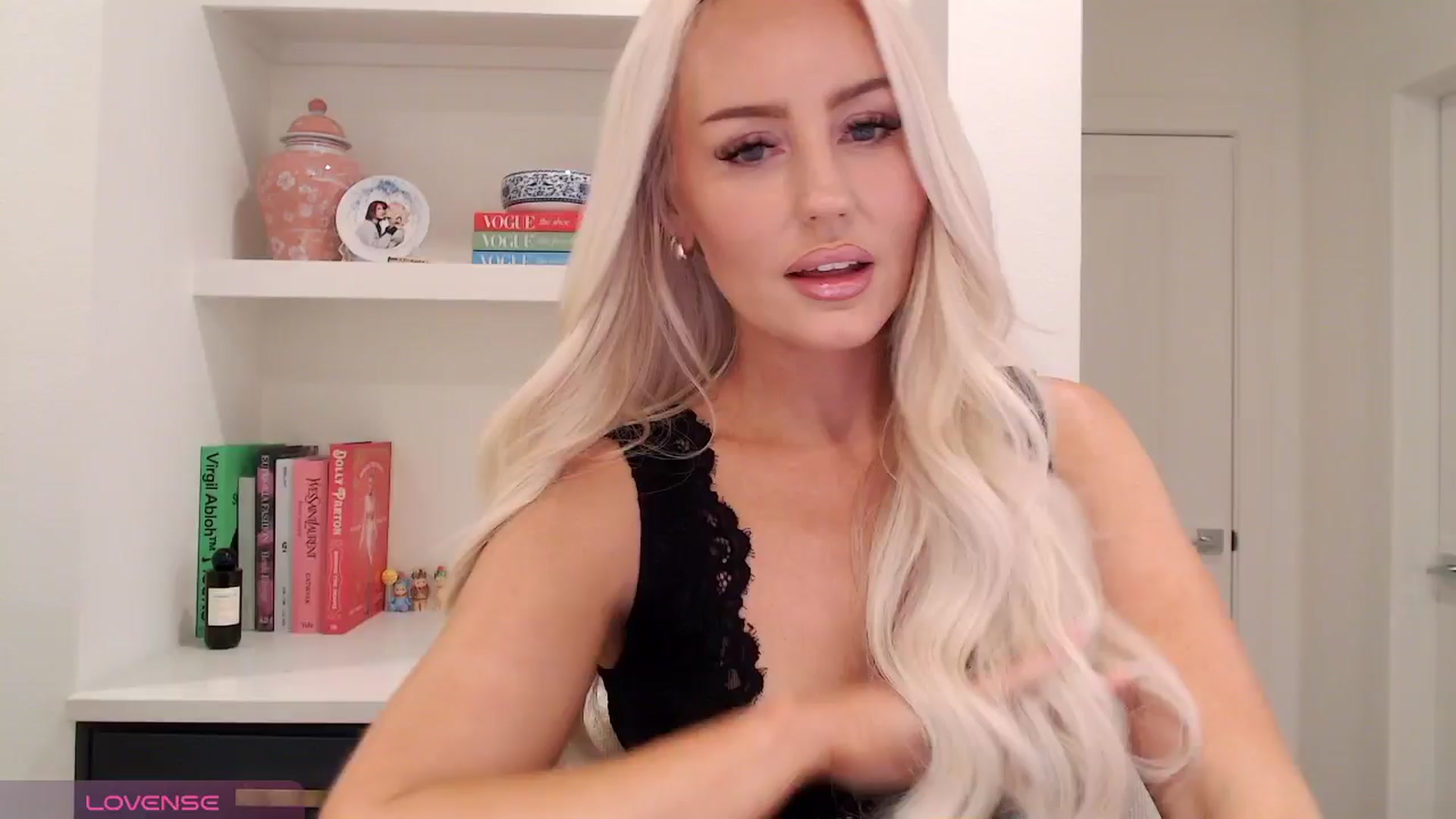 Gallery image thumbnail from Officialelsa's myfreecams stream on, 04/17/2026, 22:04 image 17 of 20