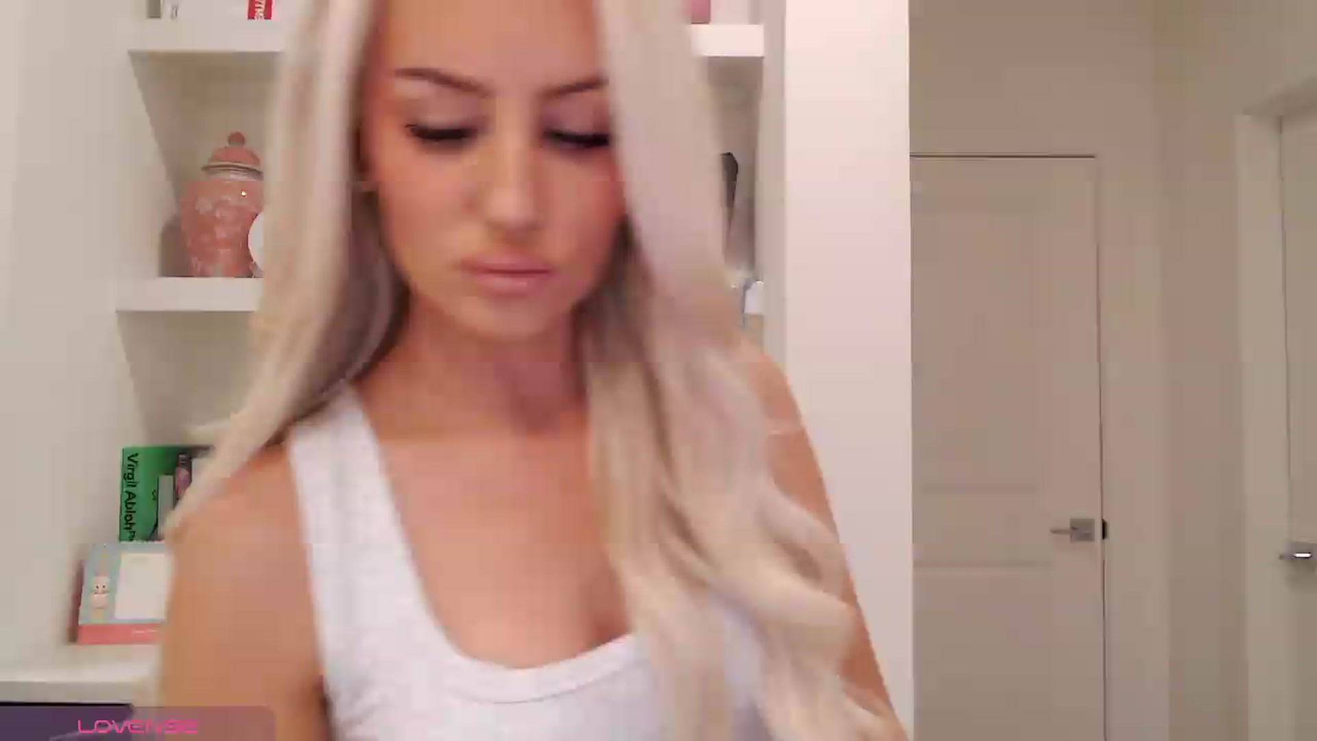 Gallery image thumbnail from Officialelsa's myfreecams stream on, 05/10/2026, 22:53 image 3 of 20