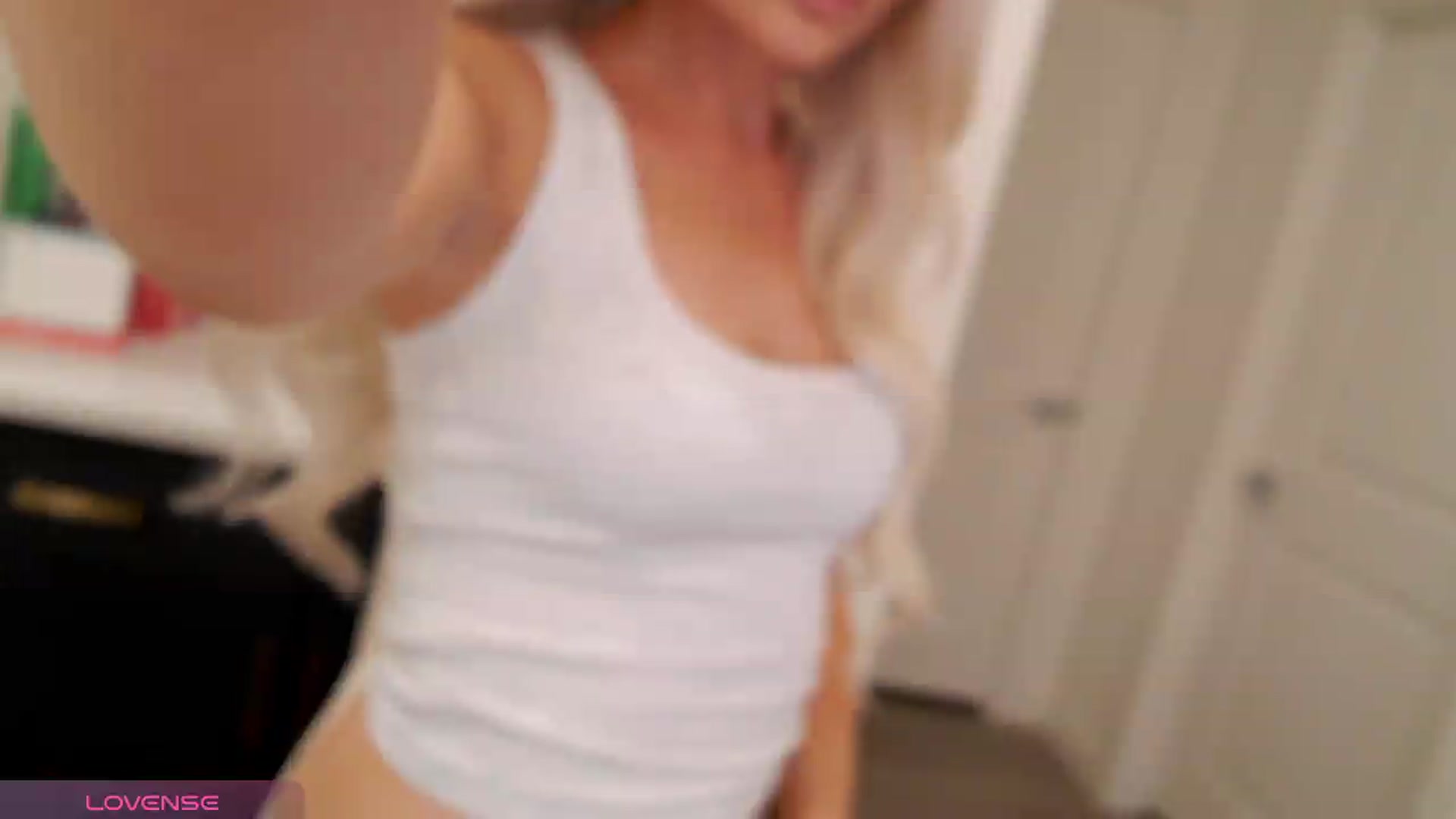 Gallery image thumbnail from Officialelsa's myfreecams stream on, 05/10/2026, 22:53 image 20 of 20