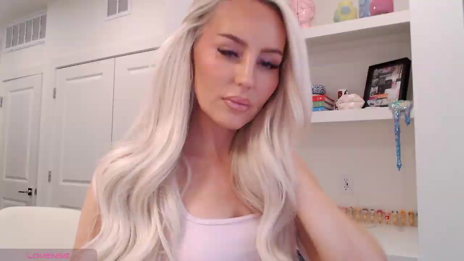 Gallery image thumbnail from Officialelsa's myfreecams stream on, 05/12/2026, 20:32 image 12 of 20