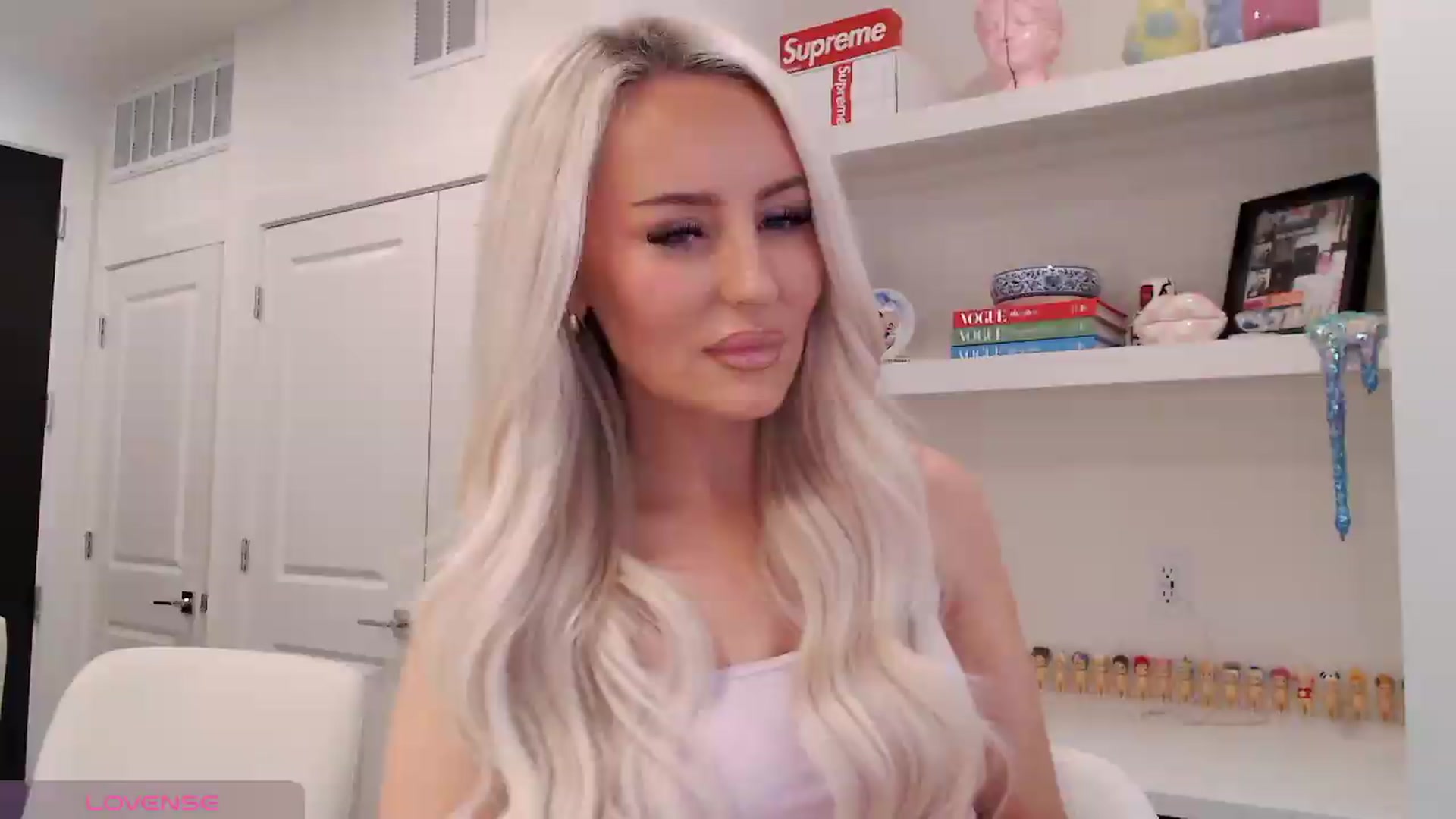 Gallery image thumbnail from Officialelsa's myfreecams stream on, 05/12/2026, 20:32 image 19 of 20