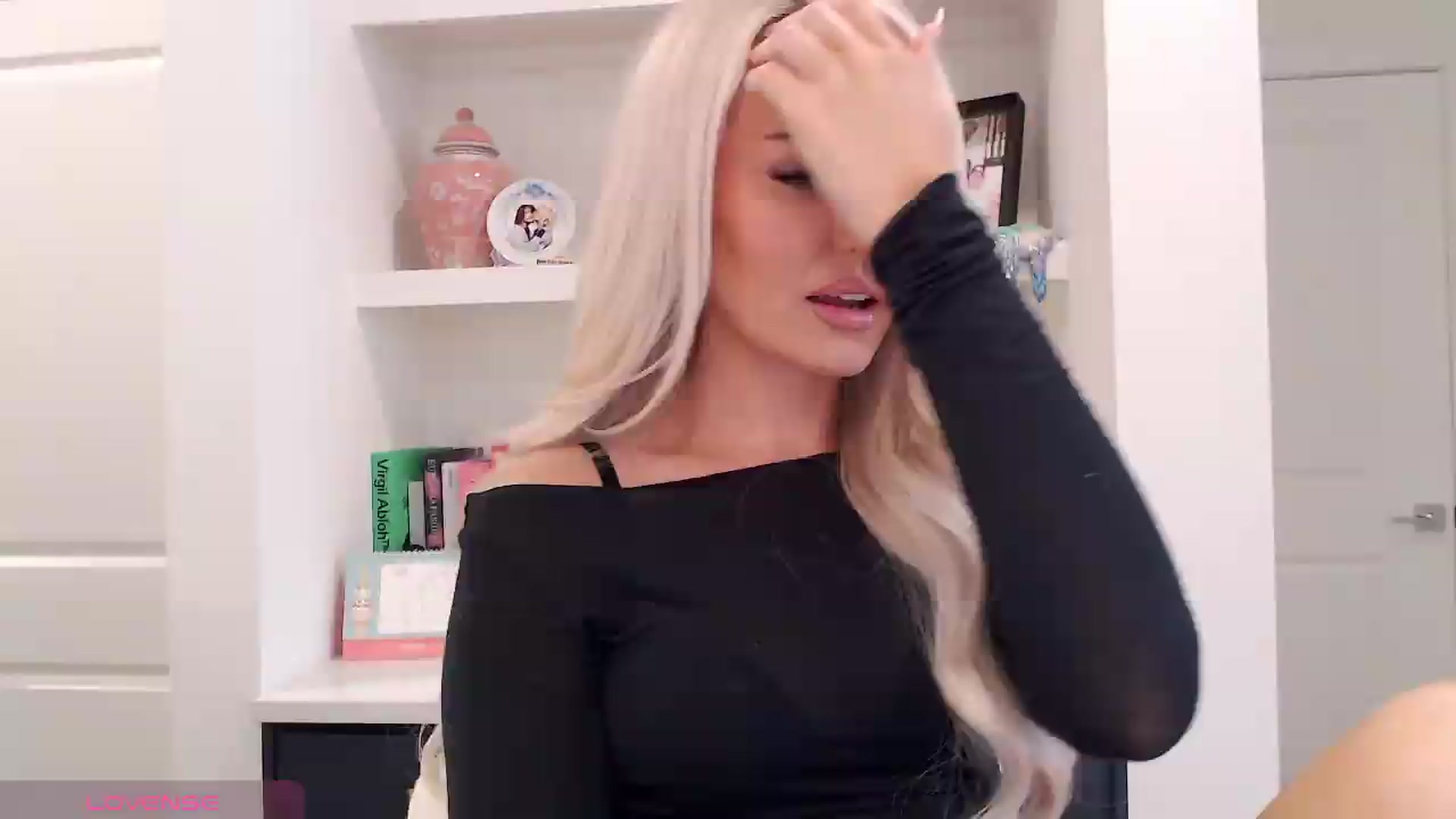 Gallery image thumbnail from Officialelsa's myfreecams stream on, 05/13/2026, 21:39 image 10 of 20