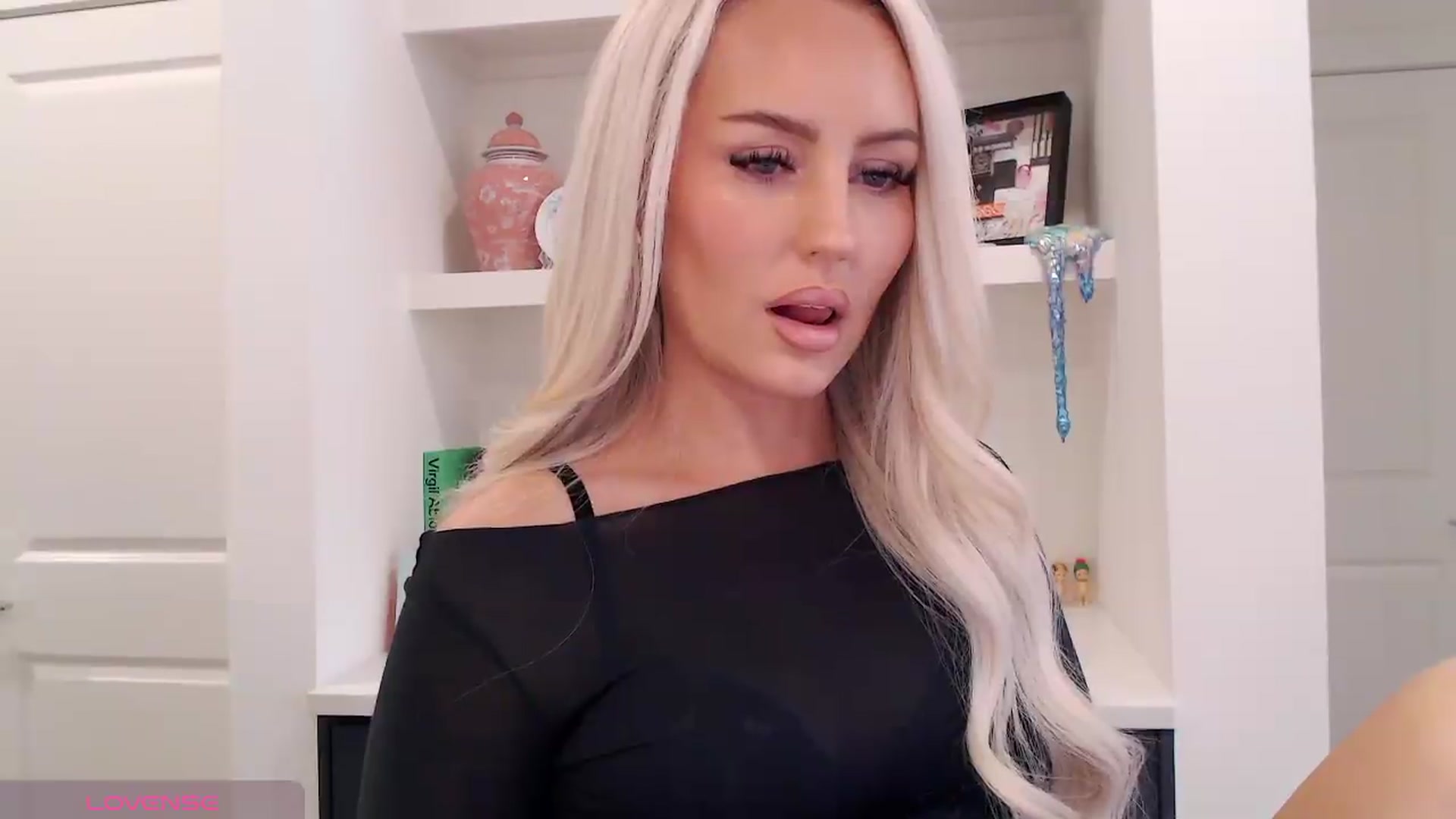 Gallery image thumbnail from Officialelsa's myfreecams stream on, 05/13/2026, 21:39 image 16 of 20