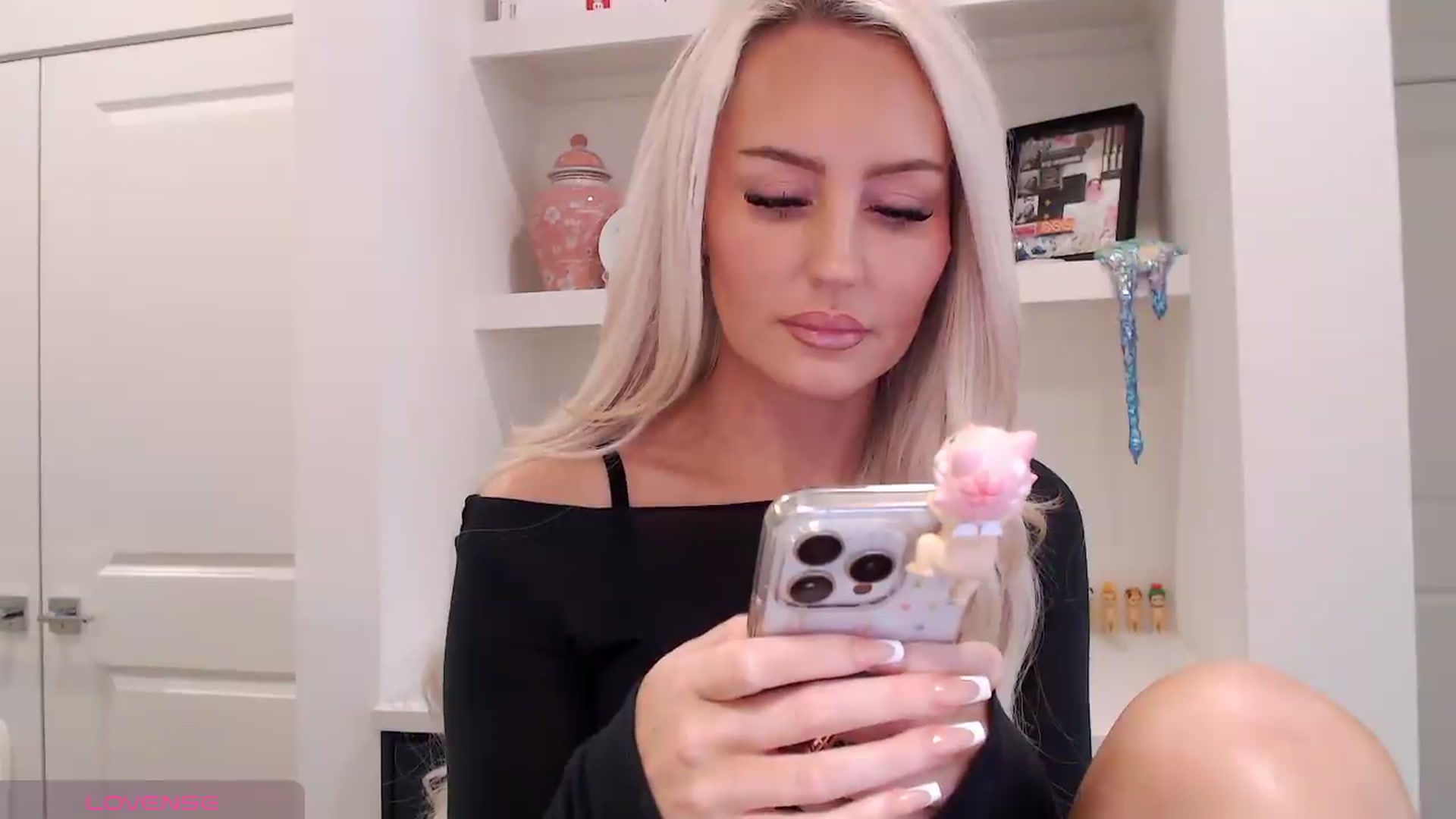 Gallery image thumbnail from Officialelsa's myfreecams stream on, 05/13/2026, 21:39 image 20 of 20