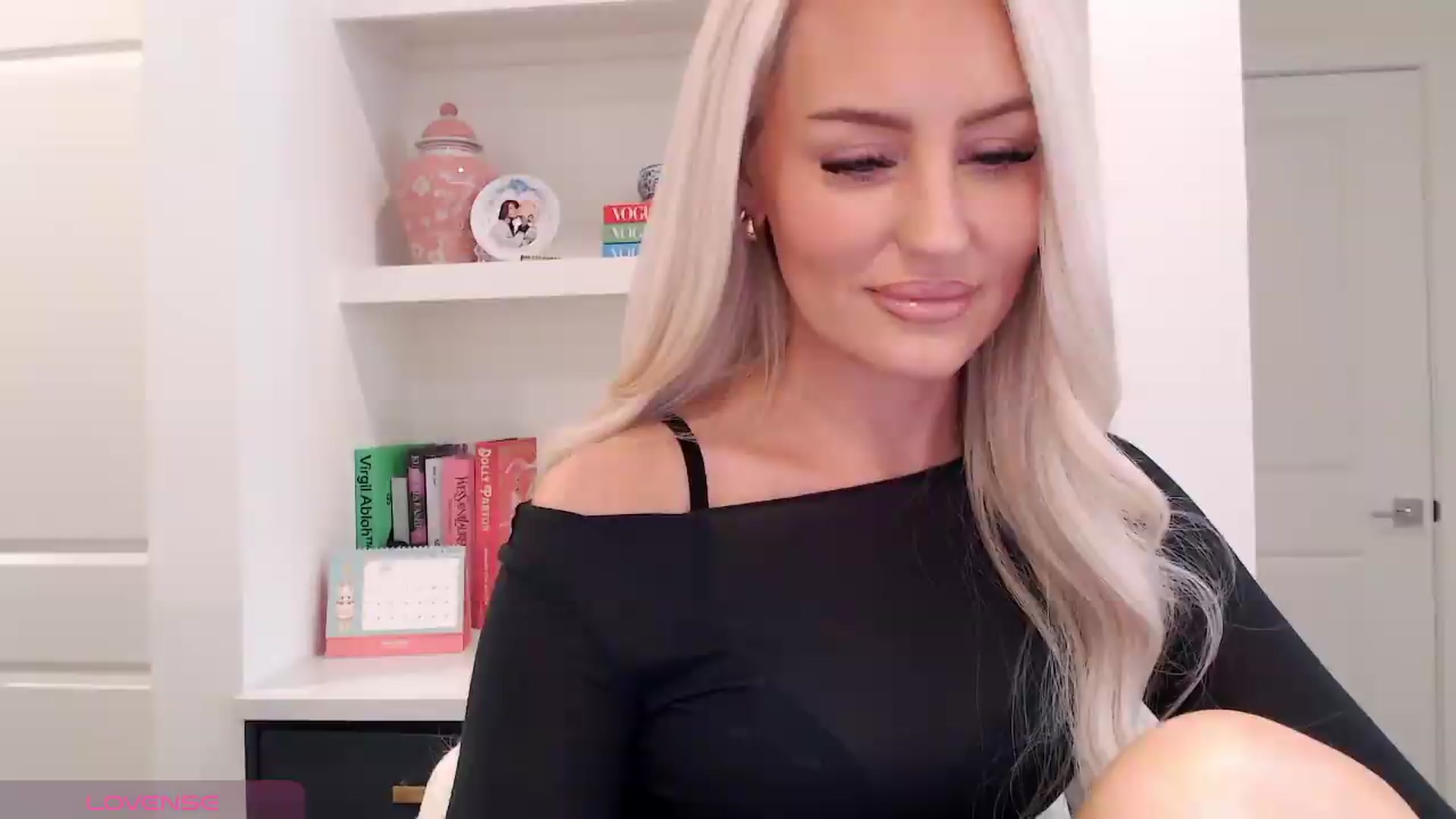 Gallery image thumbnail from Officialelsa's myfreecams stream on, 05/13/2026, 21:39 image 14 of 20