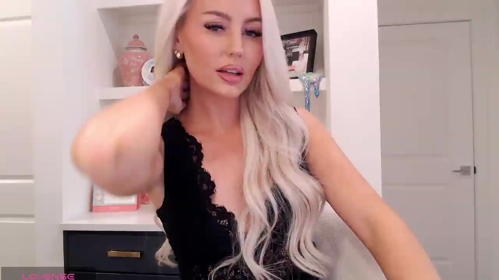 Gallery image thumbnail from Officialelsa's myfreecams stream on, 05/22/2026, 23:15 image 8 of 20