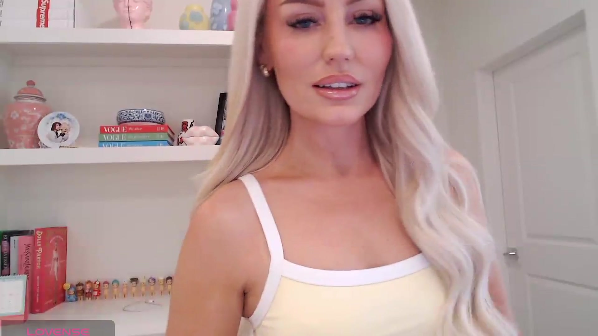 Gallery image thumbnail from Officialelsa's myfreecams stream on, 05/24/2026, 19:35 image 4 of 20
