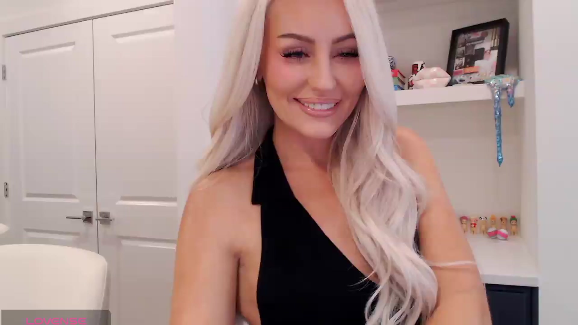 Gallery image thumbnail from Officialelsa's myfreecams stream on, 05/29/2026, 20:18 image 12 of 20
