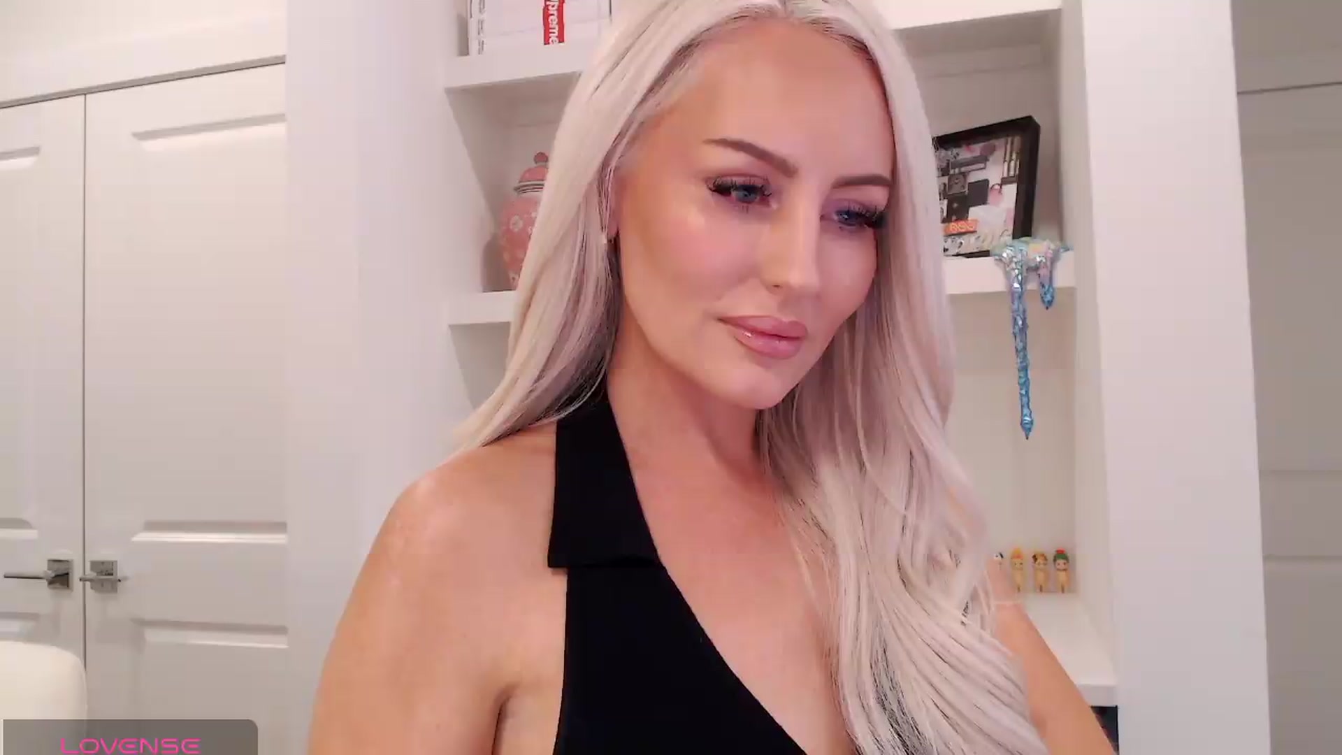Gallery image thumbnail from Officialelsa's myfreecams stream on, 05/29/2026, 23:17 image 10 of 20