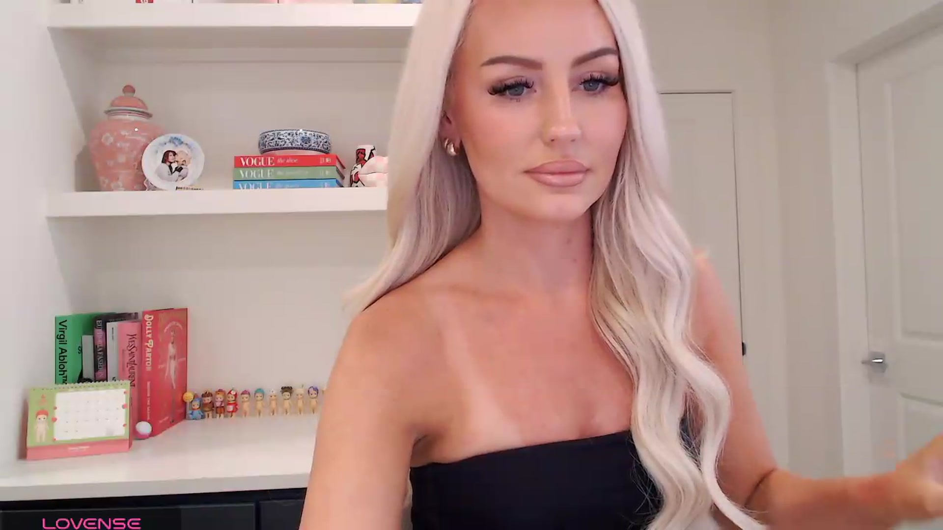 Gallery image thumbnail from Officialelsa's myfreecams stream on, 06/13/2026, 20:26 image 7 of 20