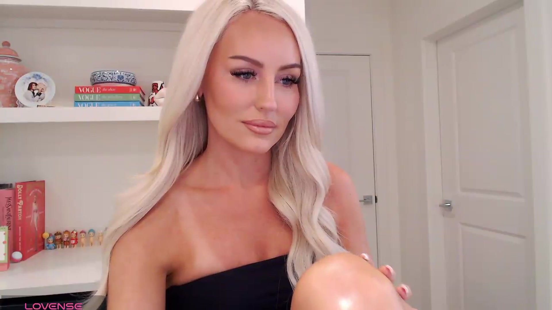 Gallery image thumbnail from Officialelsa's myfreecams stream on, 06/13/2026, 20:26 image 19 of 20