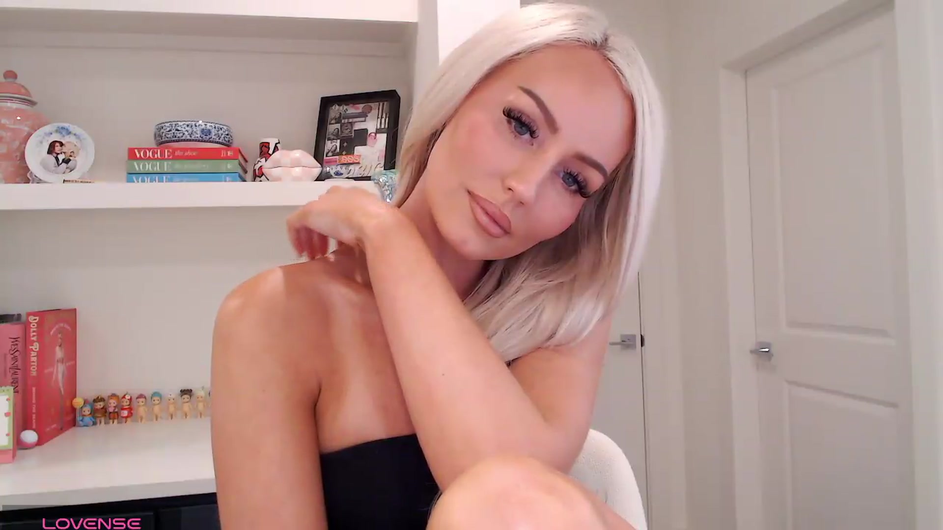 Gallery image thumbnail from Officialelsa's myfreecams stream on, 06/13/2026, 20:26 image 11 of 20