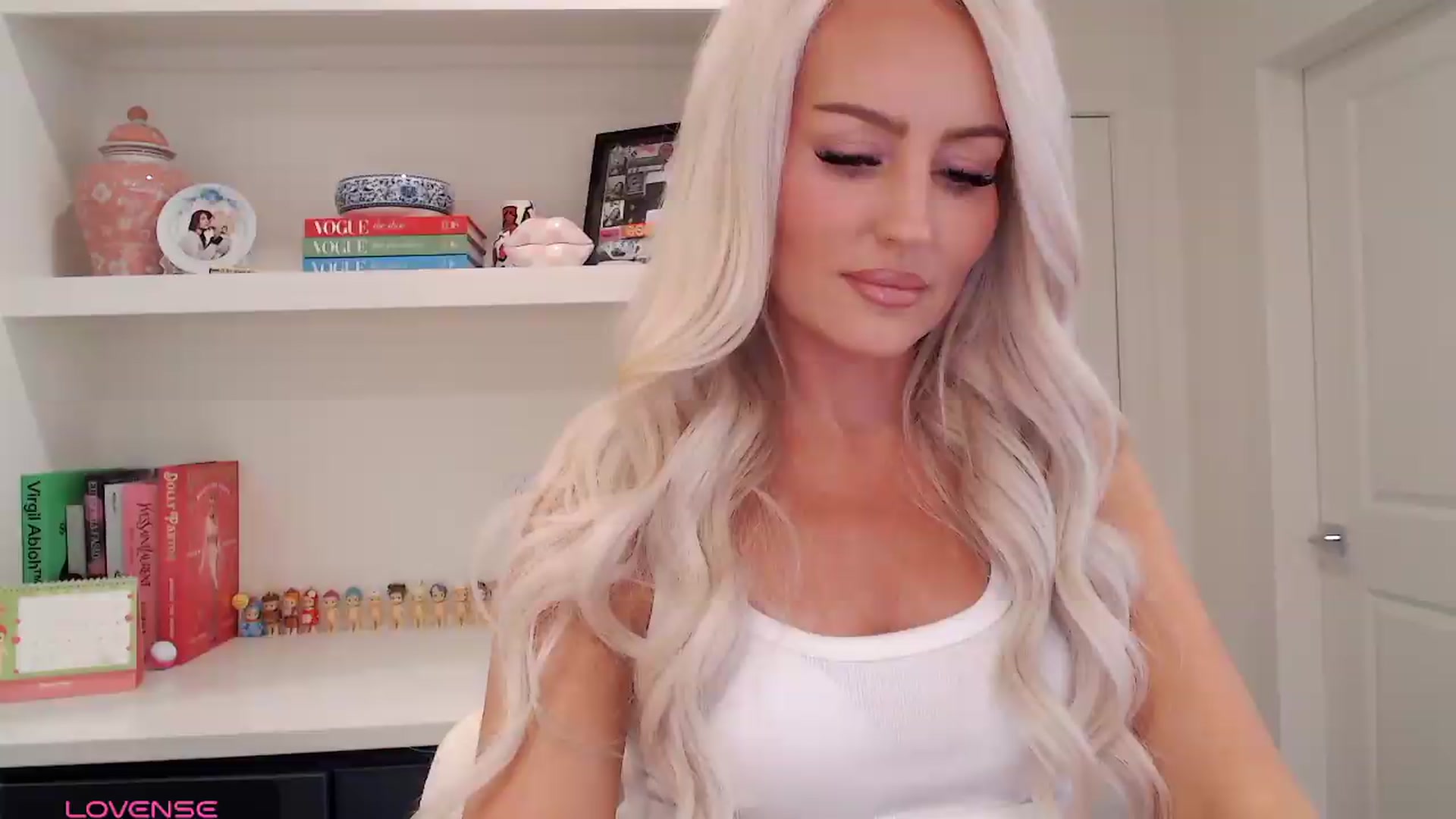 Gallery image thumbnail from Officialelsa's myfreecams stream on, 06/15/2026, 20:39 image 4 of 20