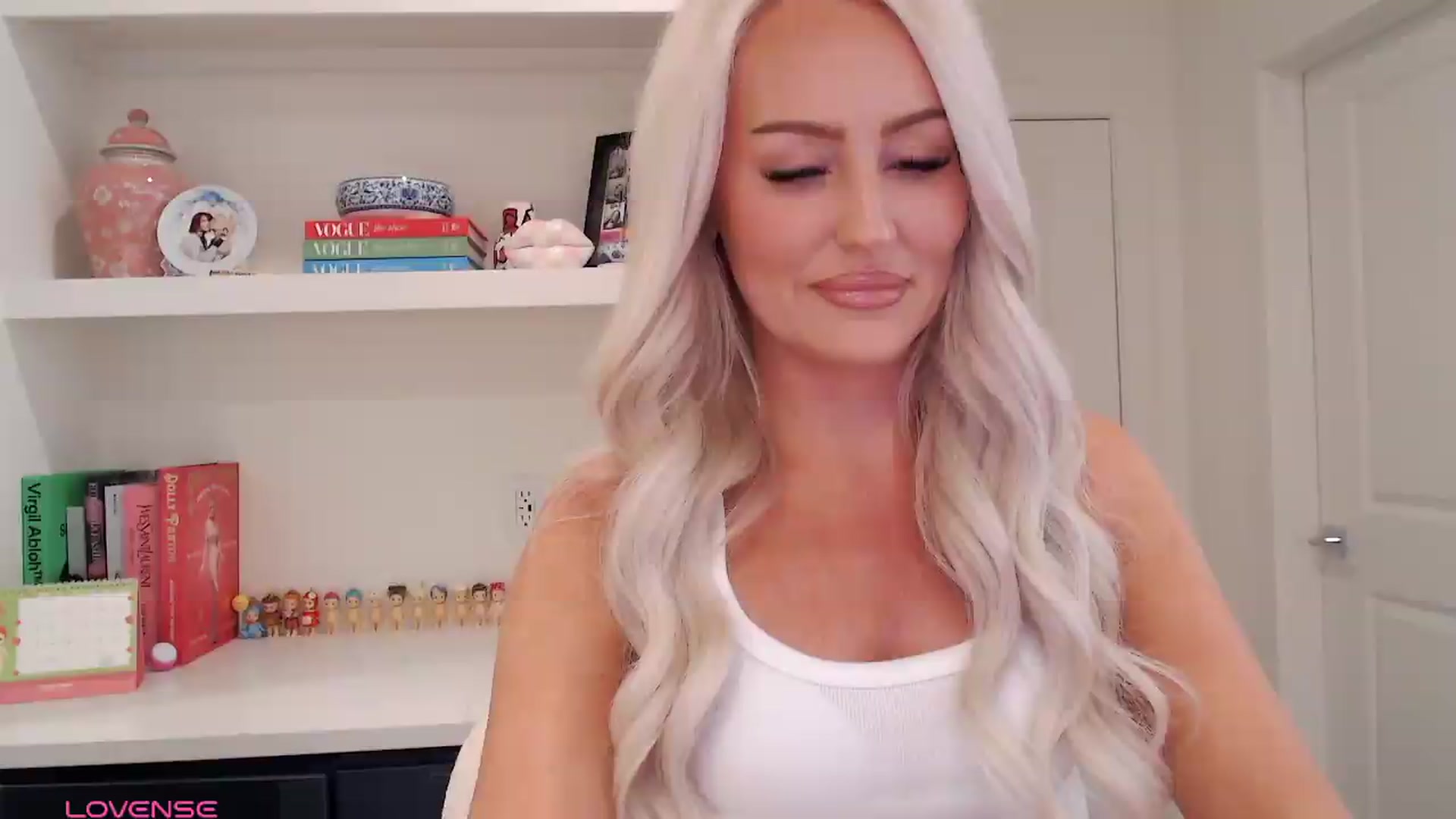 Gallery image thumbnail from Officialelsa's myfreecams stream on, 06/15/2026, 20:39 image 15 of 20
