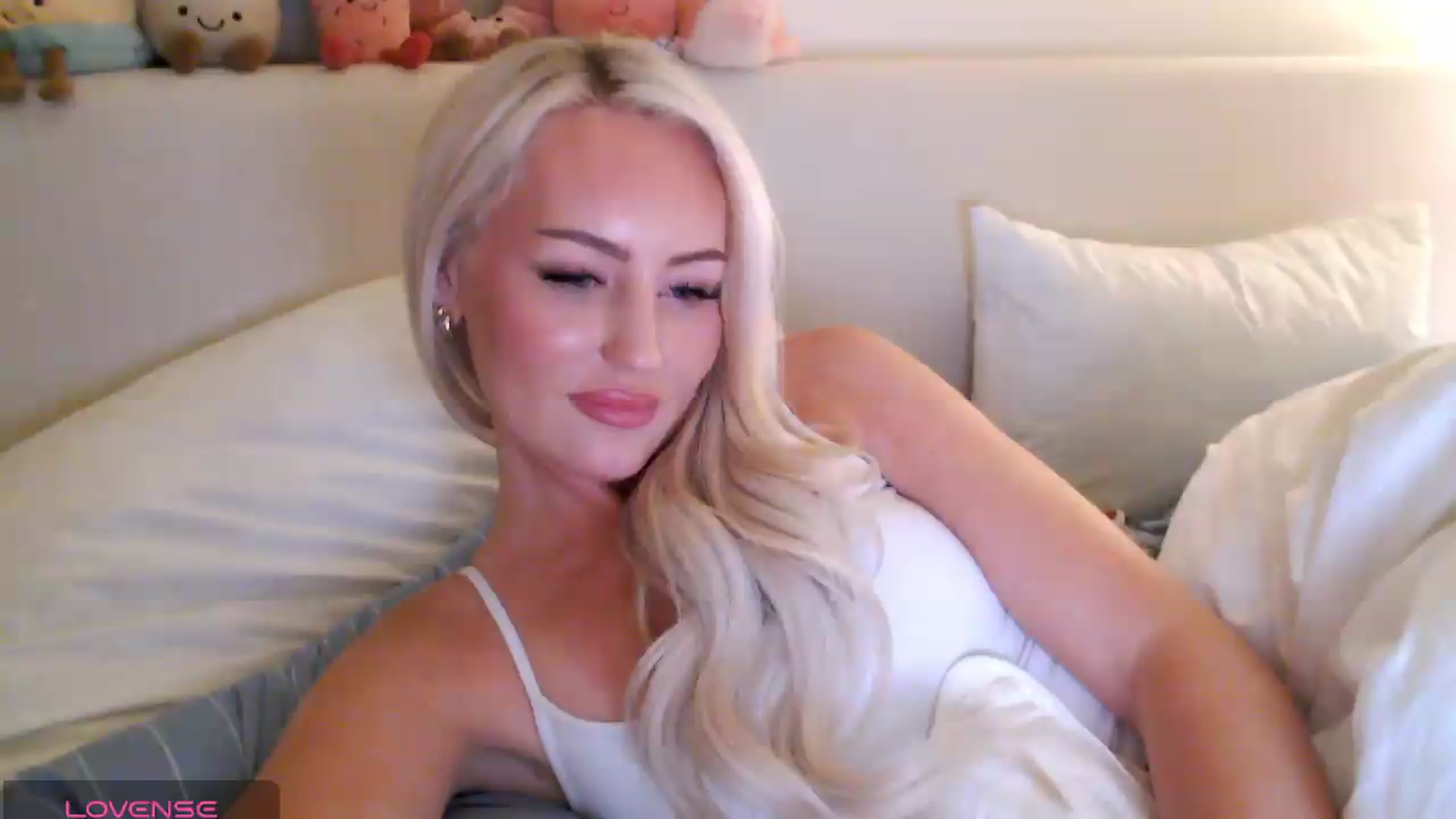 Gallery image thumbnail from Officialelsa's myfreecams stream on, 06/19/2026, 06:43 image 11 of 20