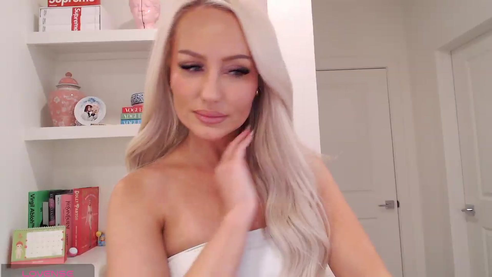 Gallery image thumbnail from Officialelsa's myfreecams stream on, 06/26/2026, 24:58 image 3 of 20