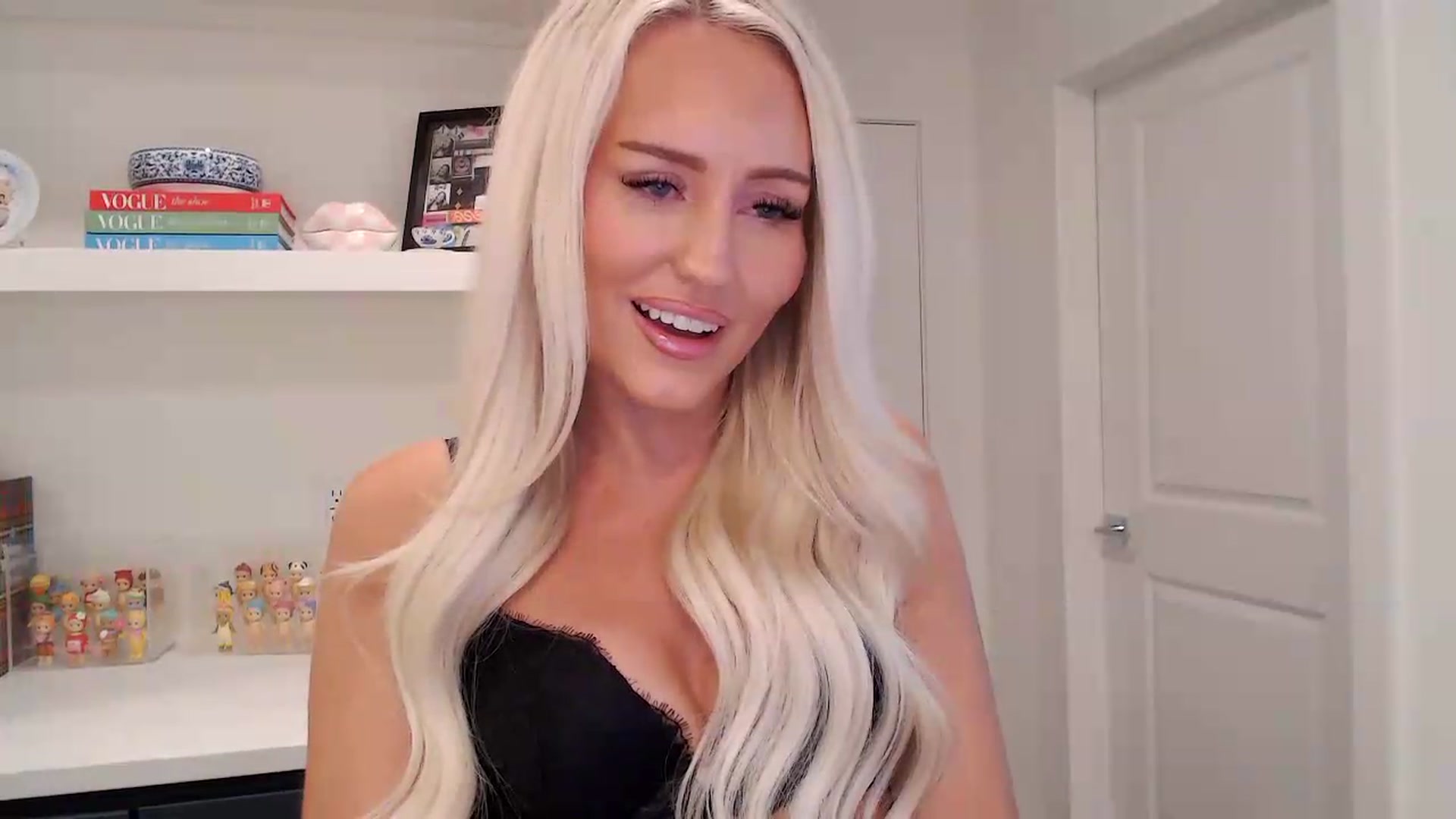 Gallery image thumbnail from Officialelsa's myfreecams stream on, 09/19/2026, 21:55 image 14 of 20