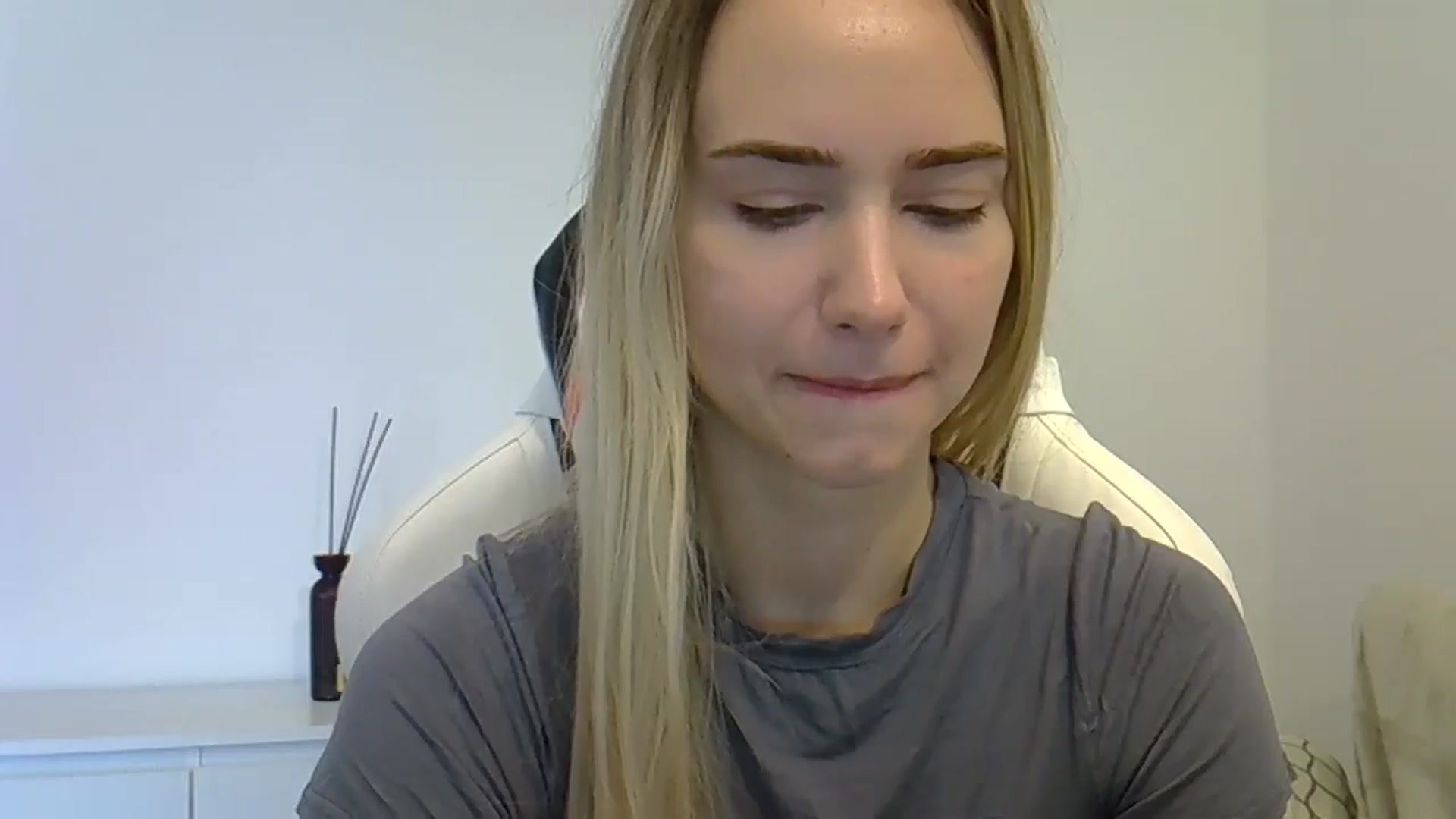 Gallery image thumbnail from OhAlisa's myfreecams stream on, 06/03/2025, 10:36 image 19 of 20