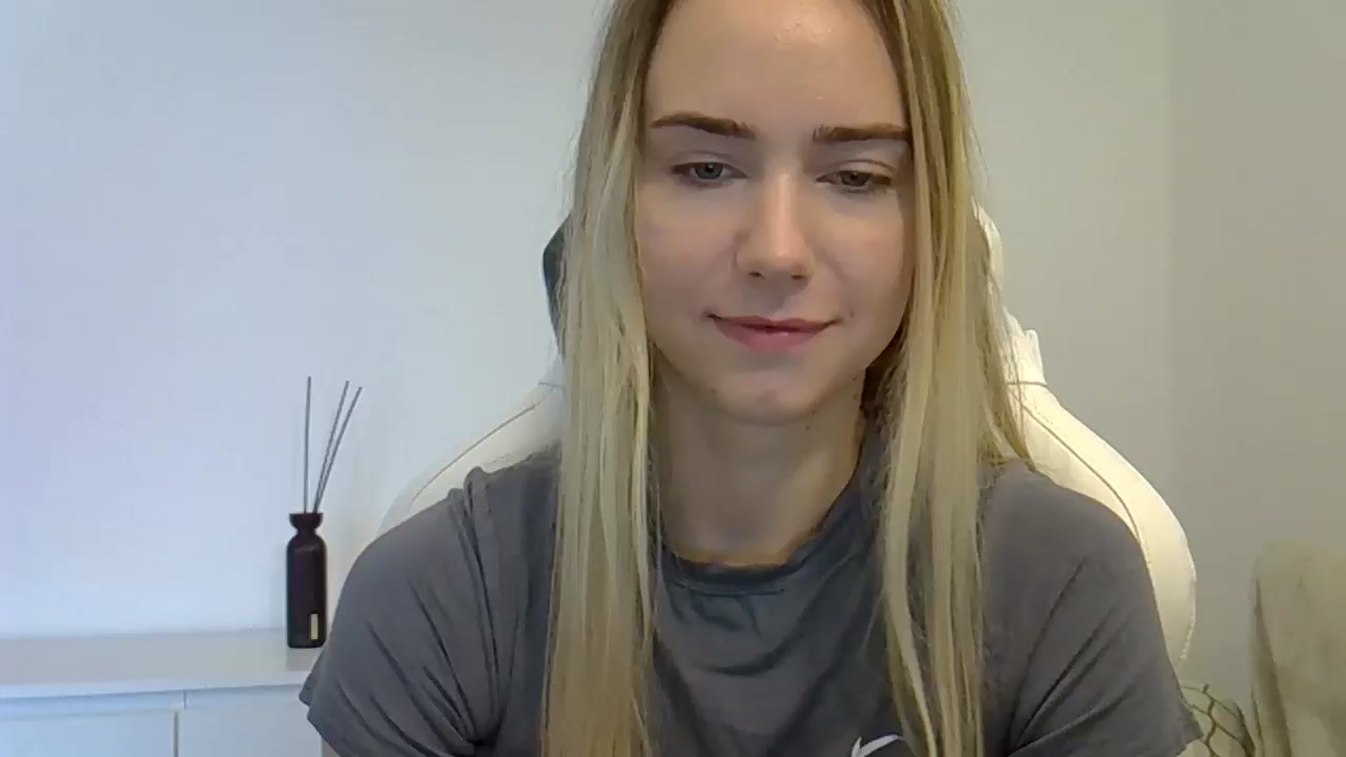Gallery image thumbnail from OhAlisa's myfreecams stream on, 06/03/2025, 10:36 image 17 of 20